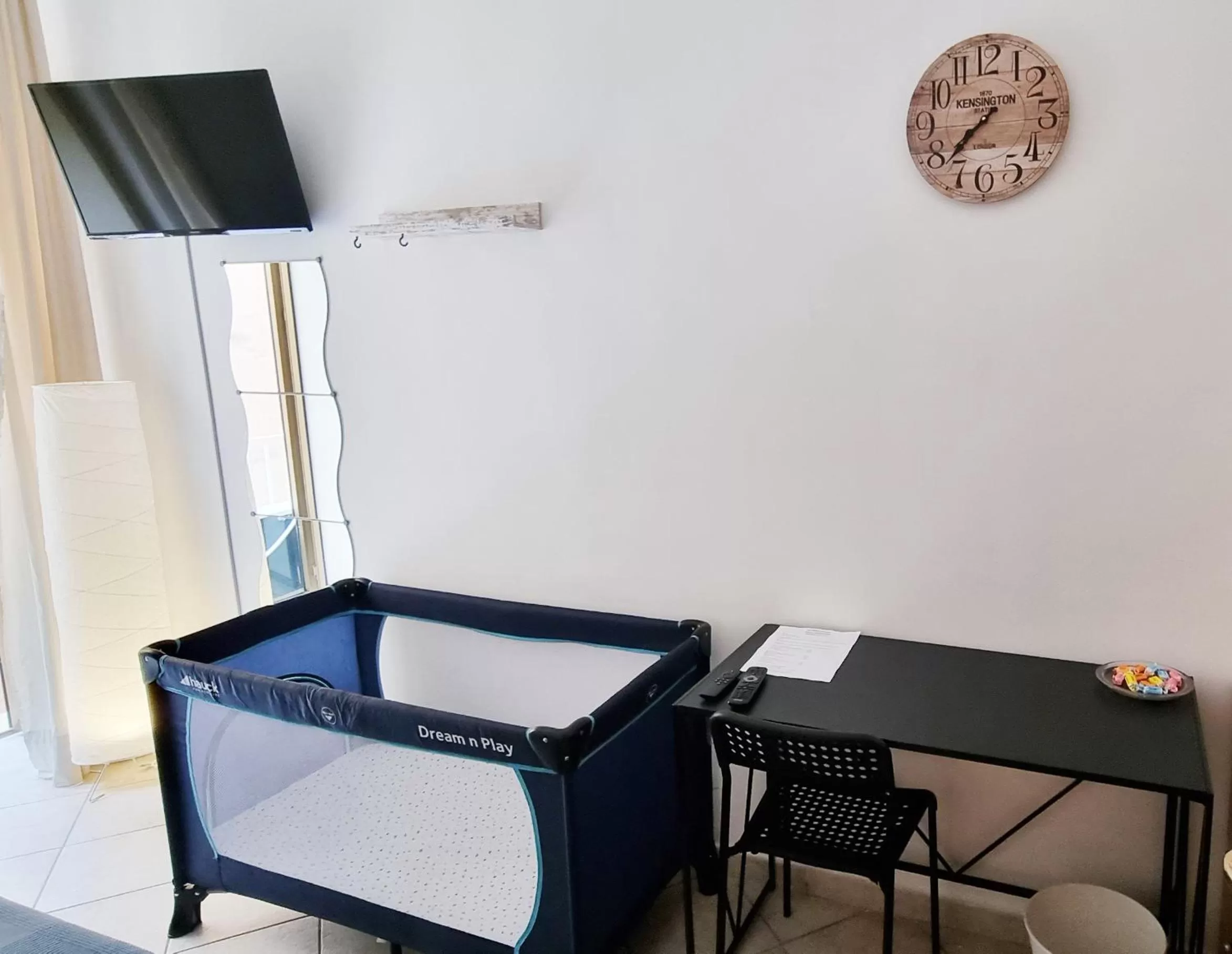 Bedroom, TV/Entertainment Center in The Queen