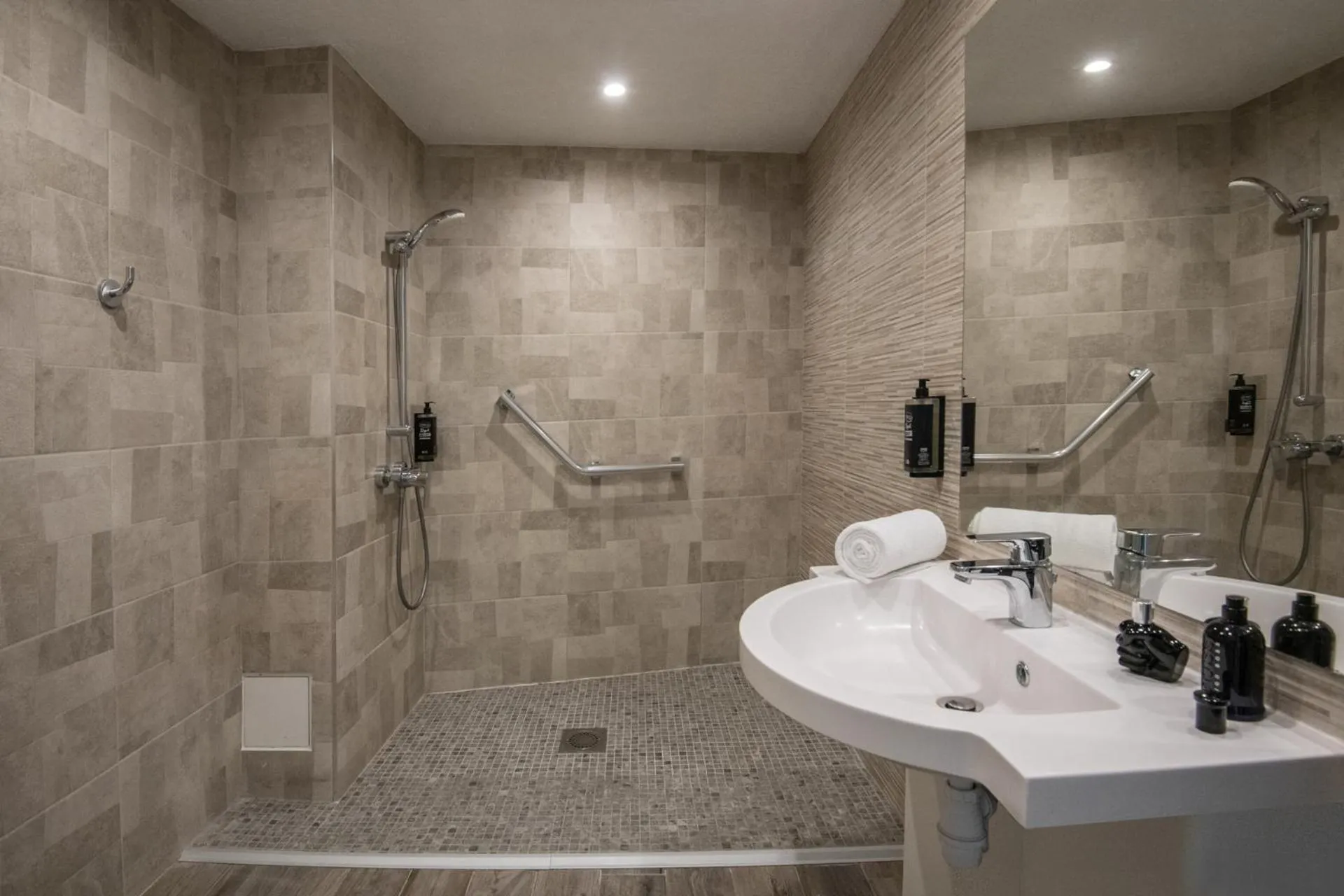 Bathroom in ibis budget Menton Bord de Mer