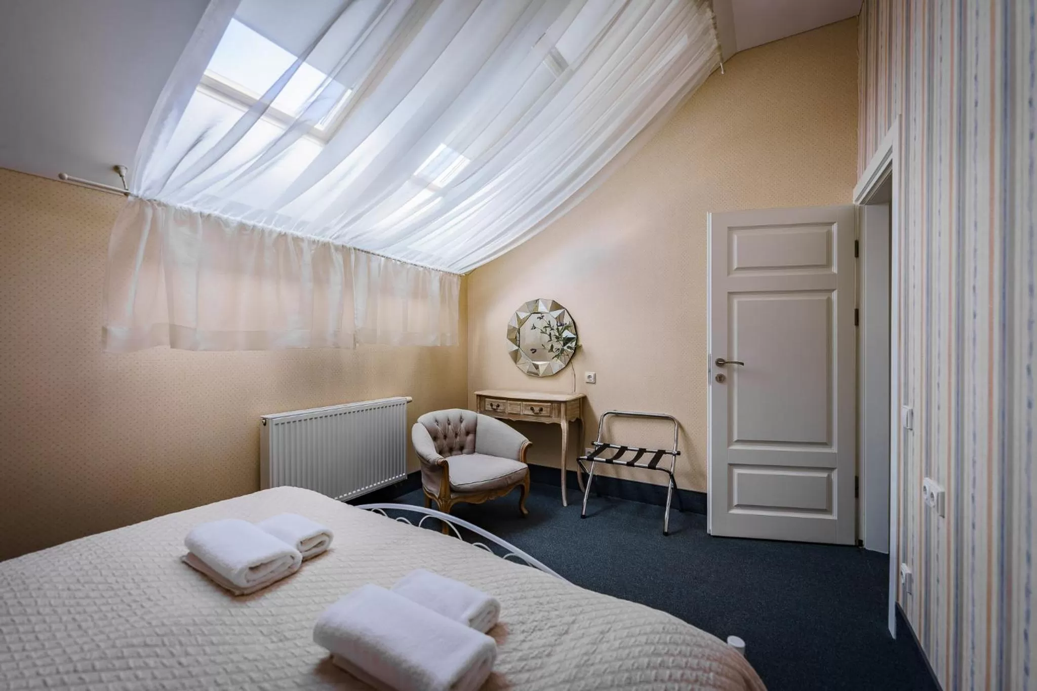 Living room, Bed in Moon Garden Old Town Hotel