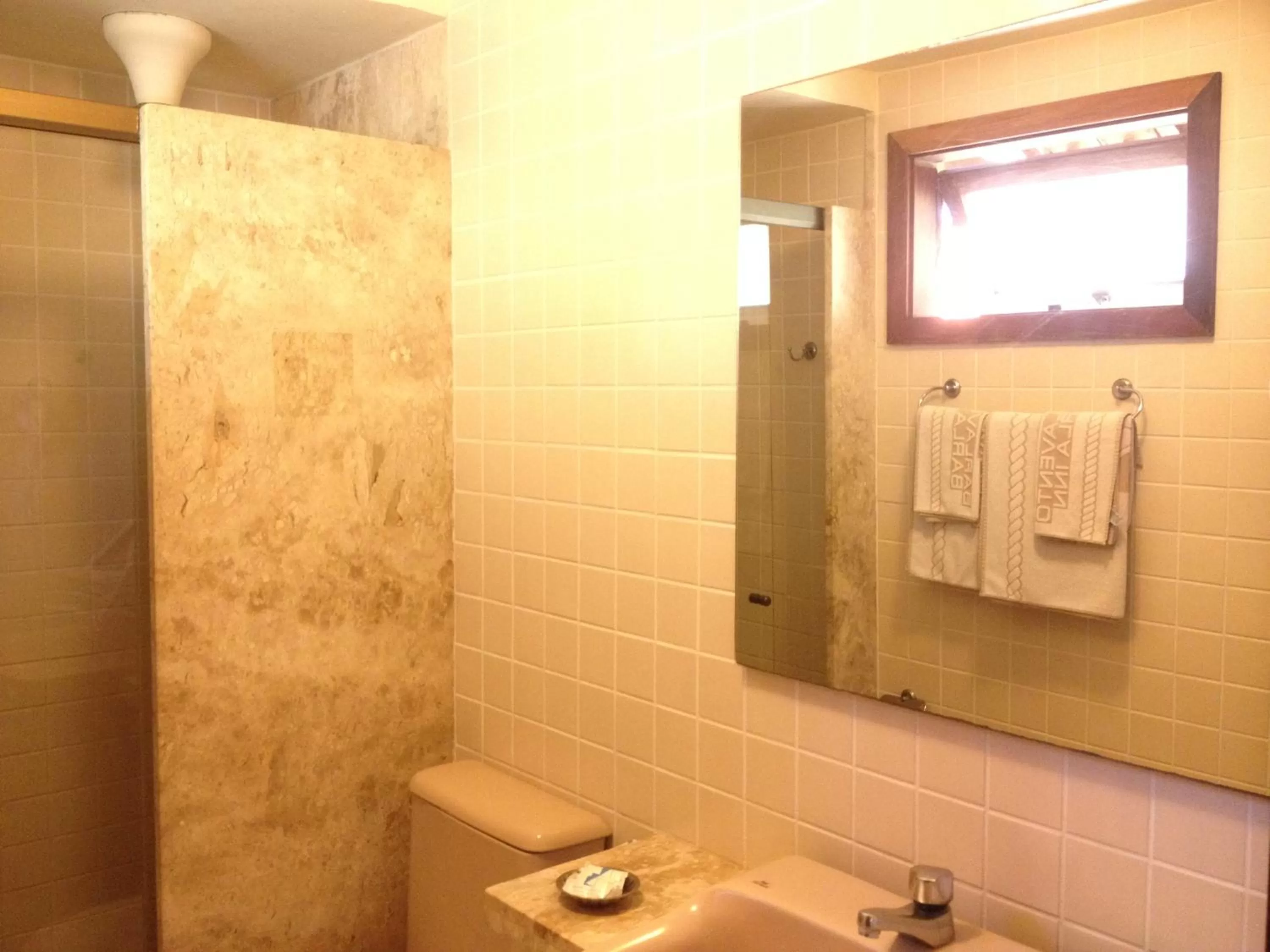 Bathroom in Barlavento Suites