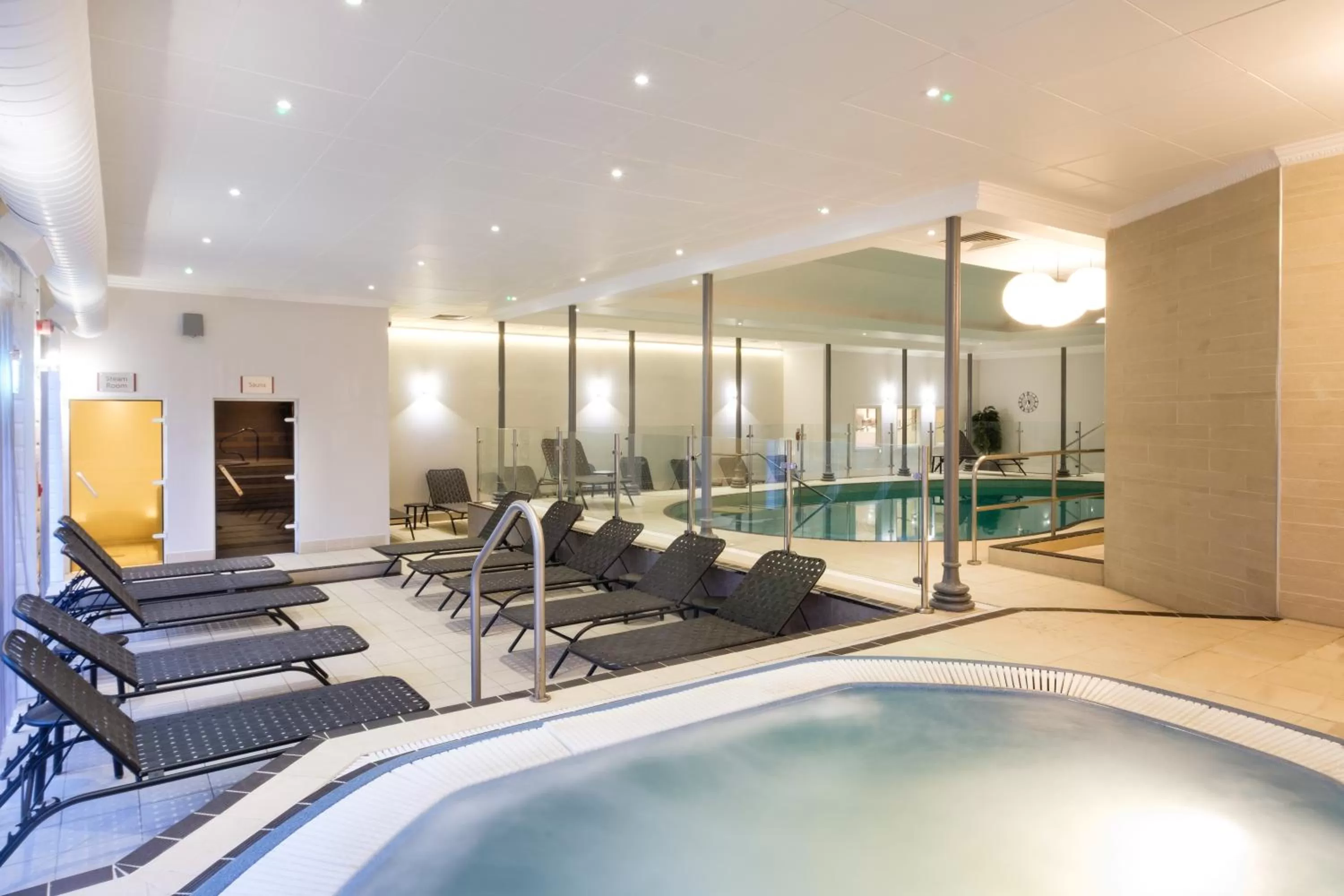 Hot Tub in Elite Venue Selection Felbridge - Gatwick