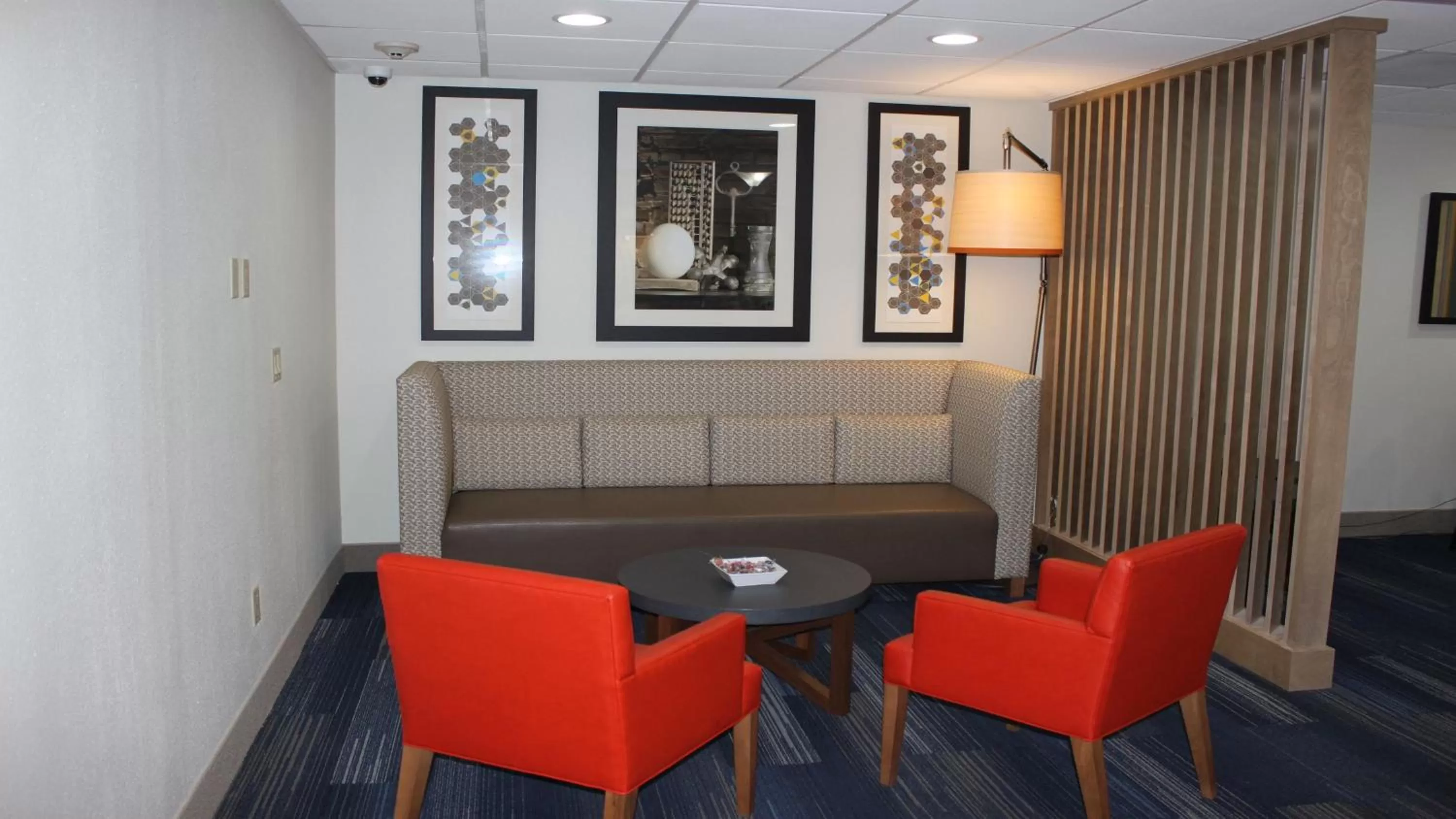 Lobby or reception in Holiday Inn Express Orlando - South Davenport by IHG