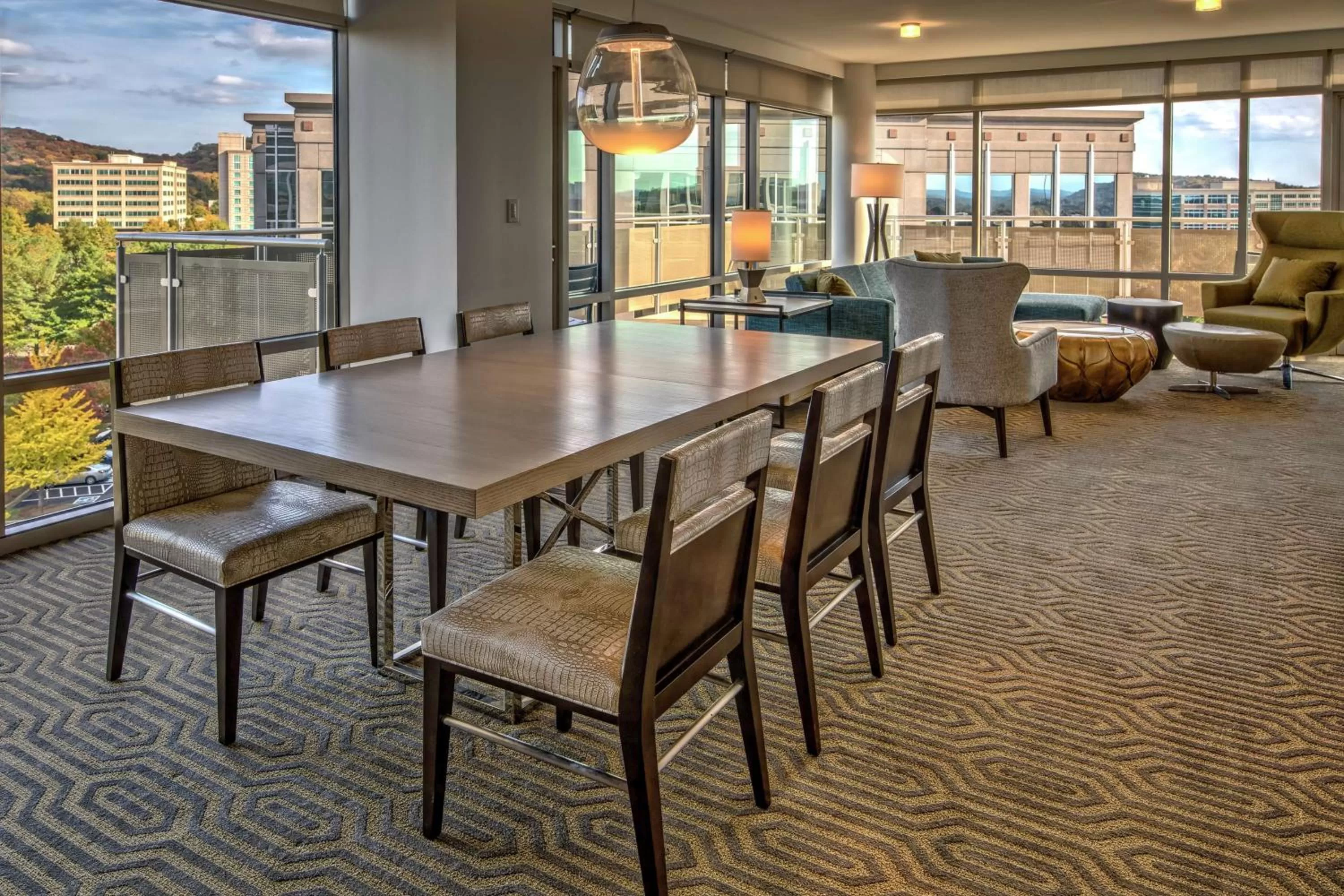 Living room in Hilton Franklin Cool Springs