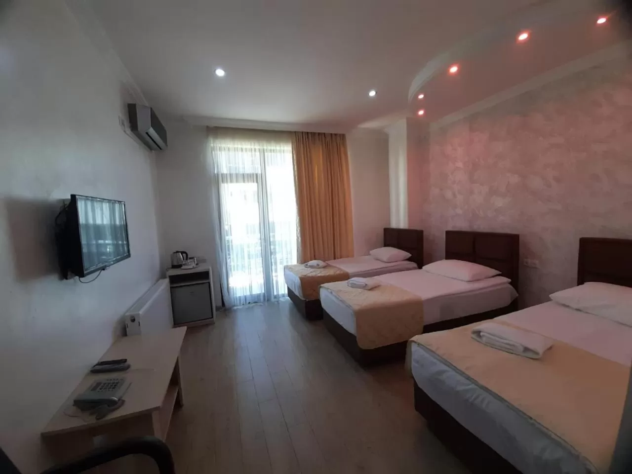 TV and multimedia in Hotel Royal Palace