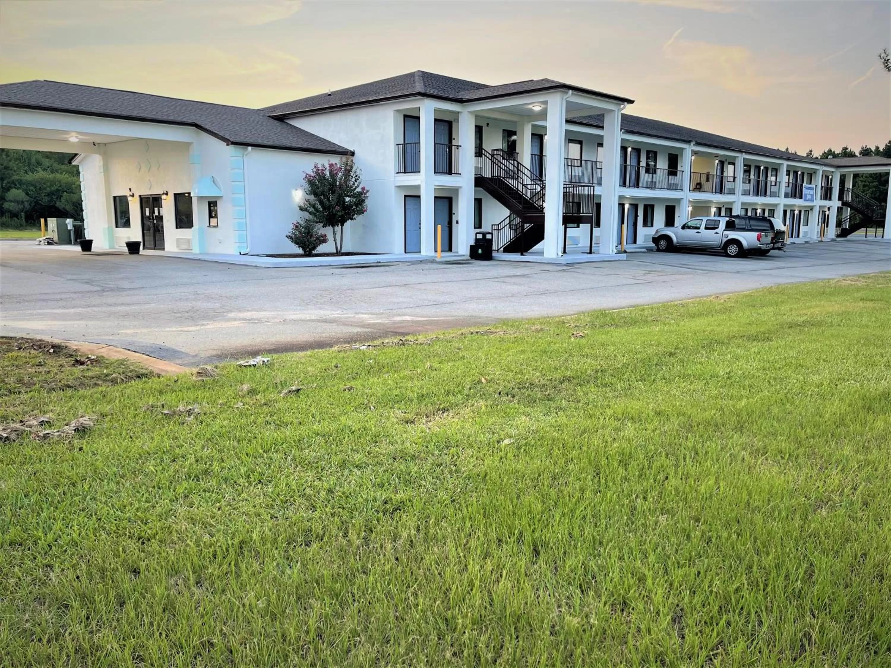 Property building in Rodeway Inn Sandersville