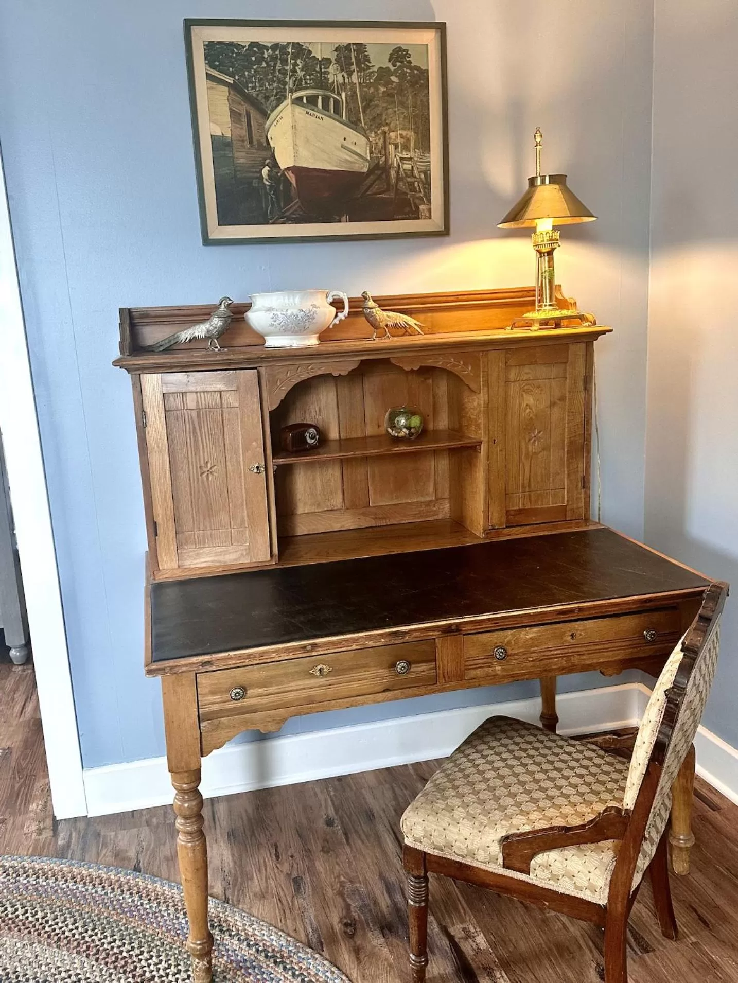 Seating area in Orcas Hotel