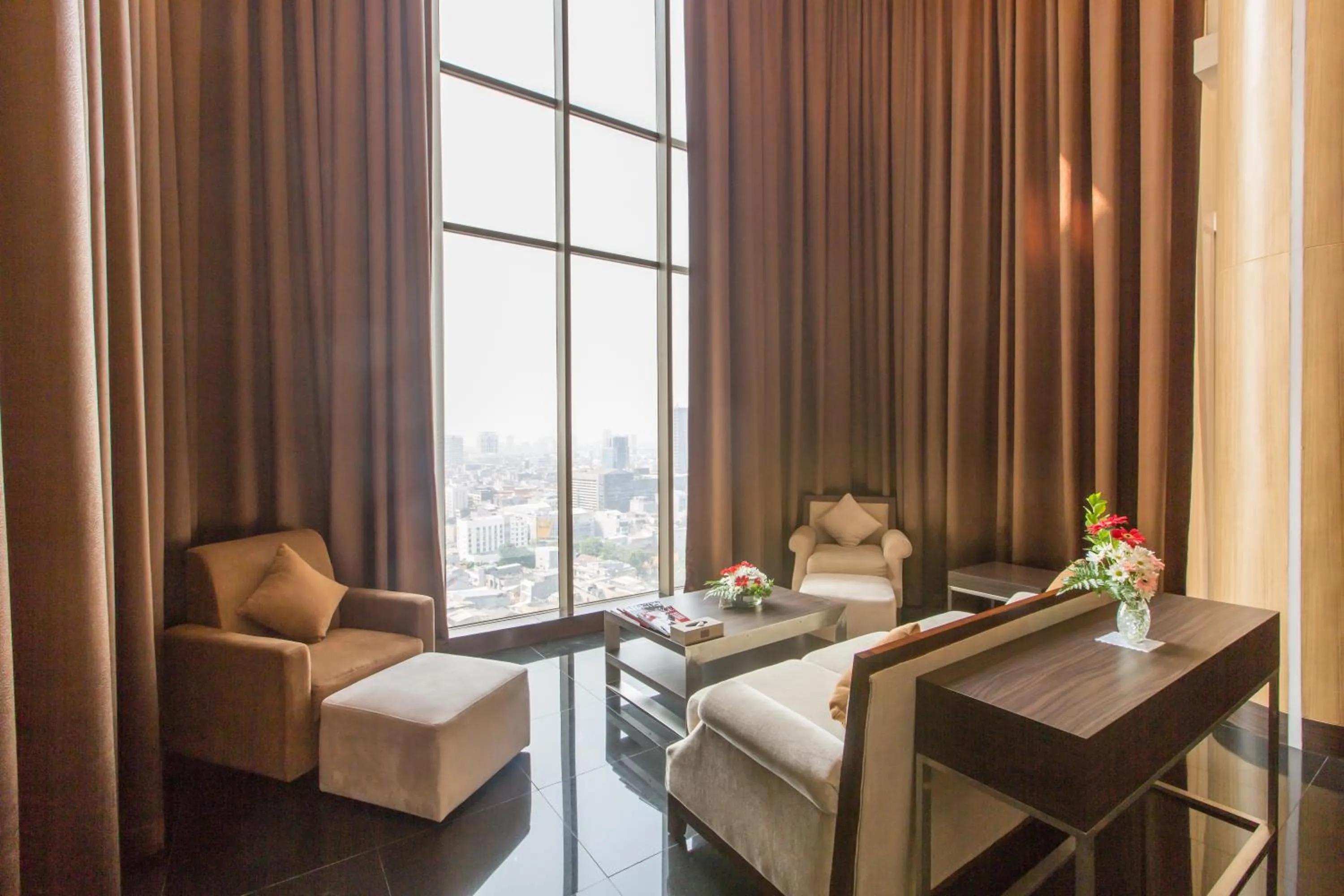 Living room in Merlynn Park Hotel