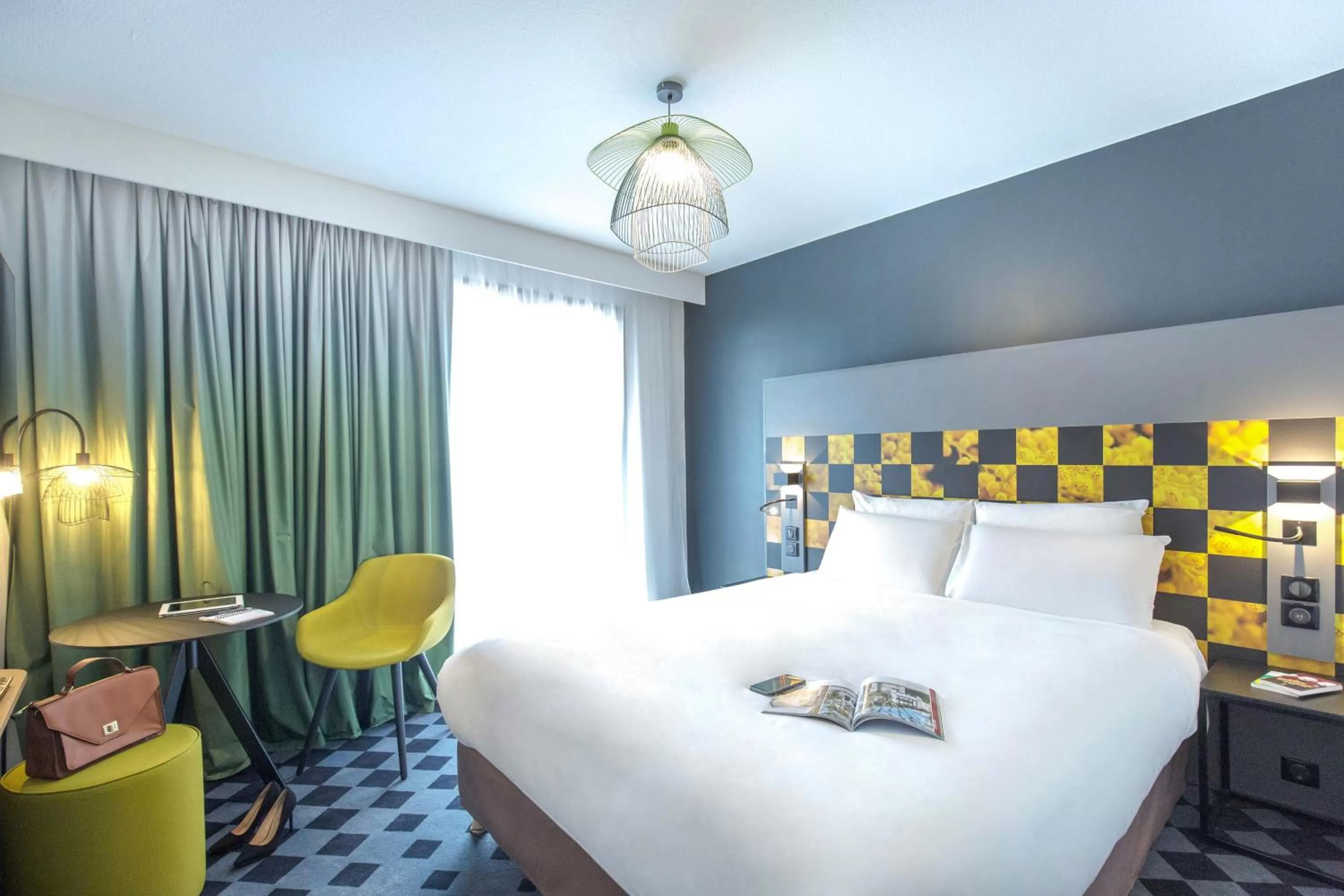 Photo of the whole room, Bed in Mercure Hyères Centre Côte d'Azur