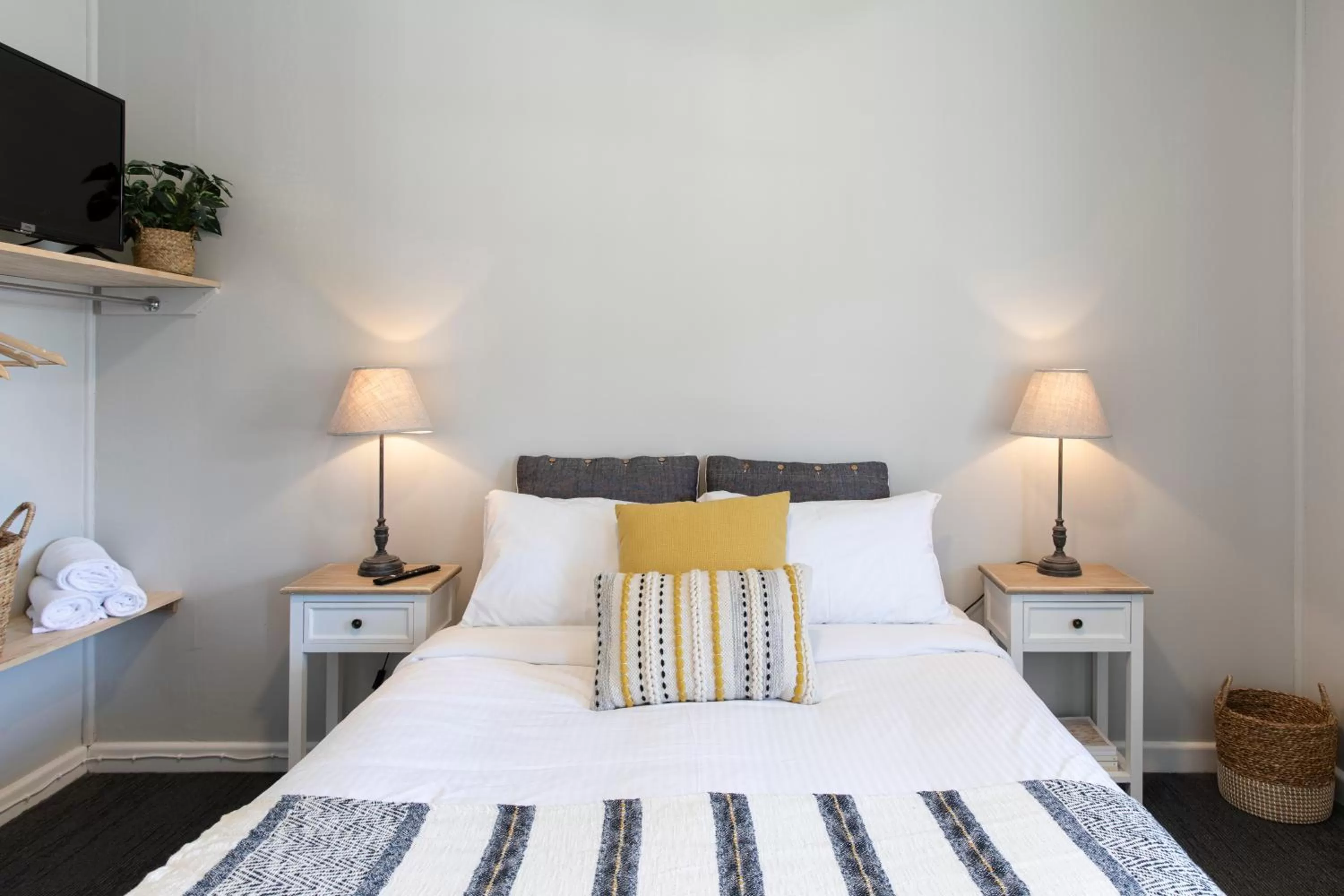 Bed in Robertson Public House and Kitchen