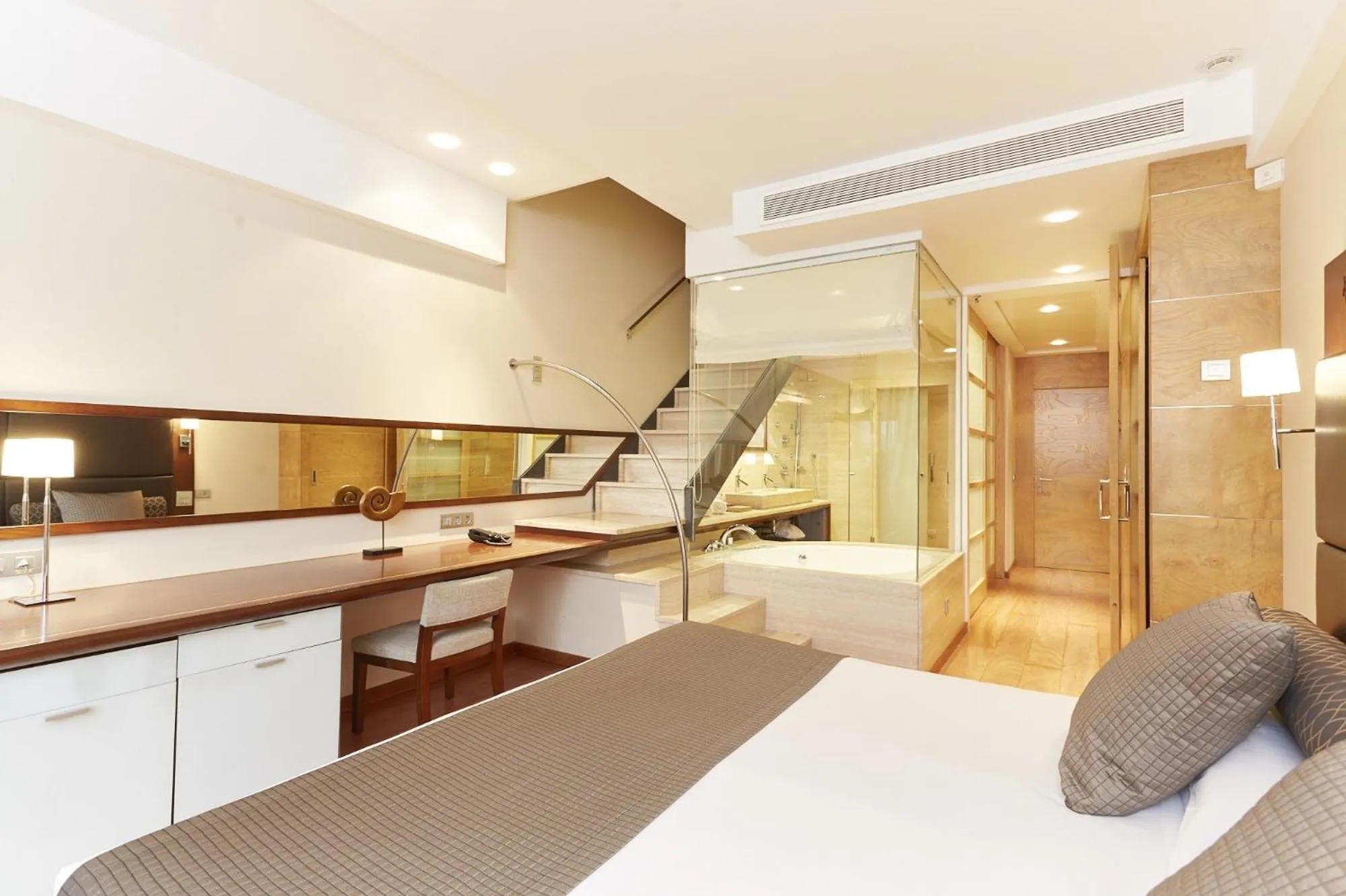 Bathroom, Bed in Insotel Fenicia Prestige Suites & Spa