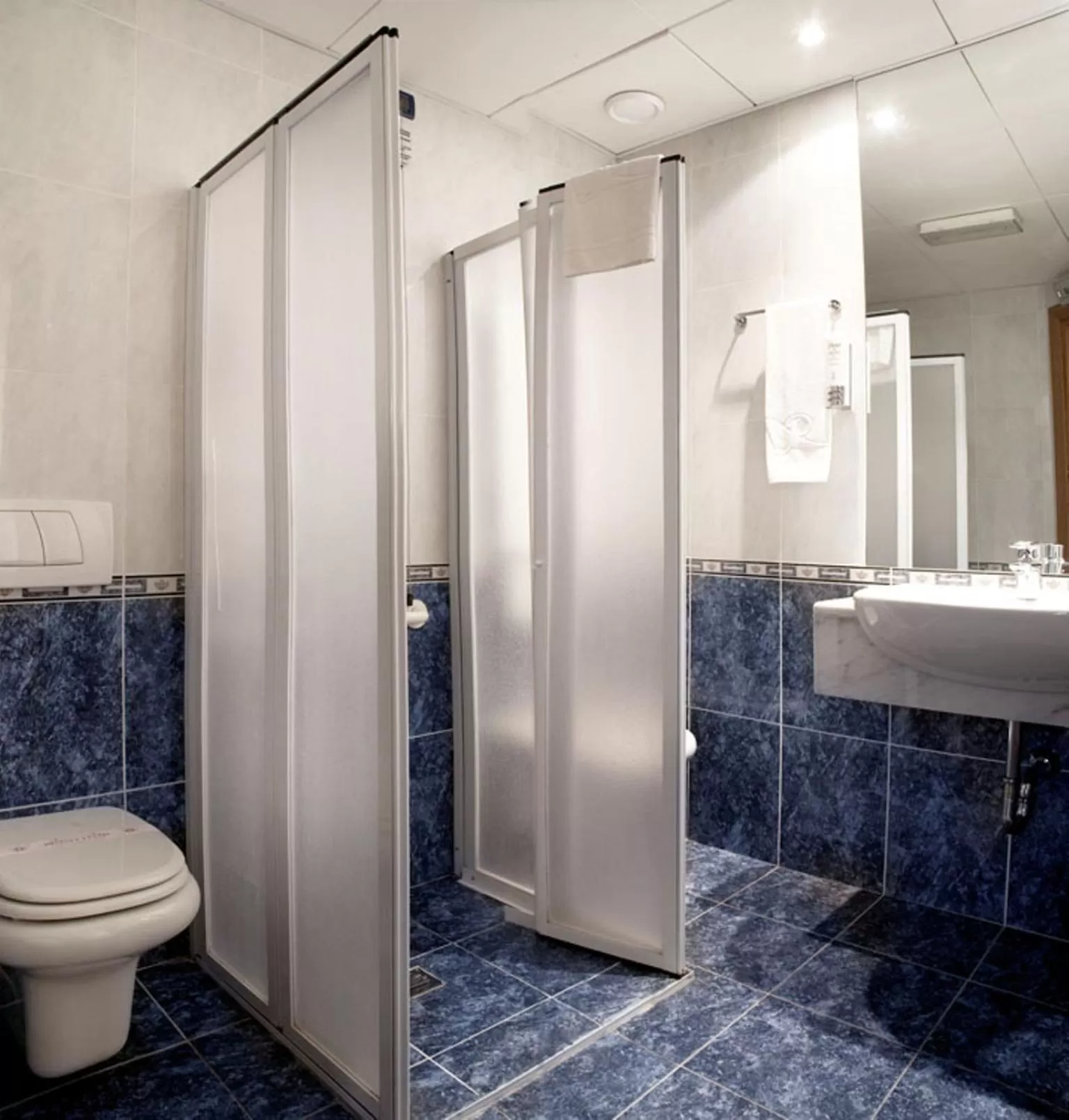 Bathroom in Pacific Hotel Fortino