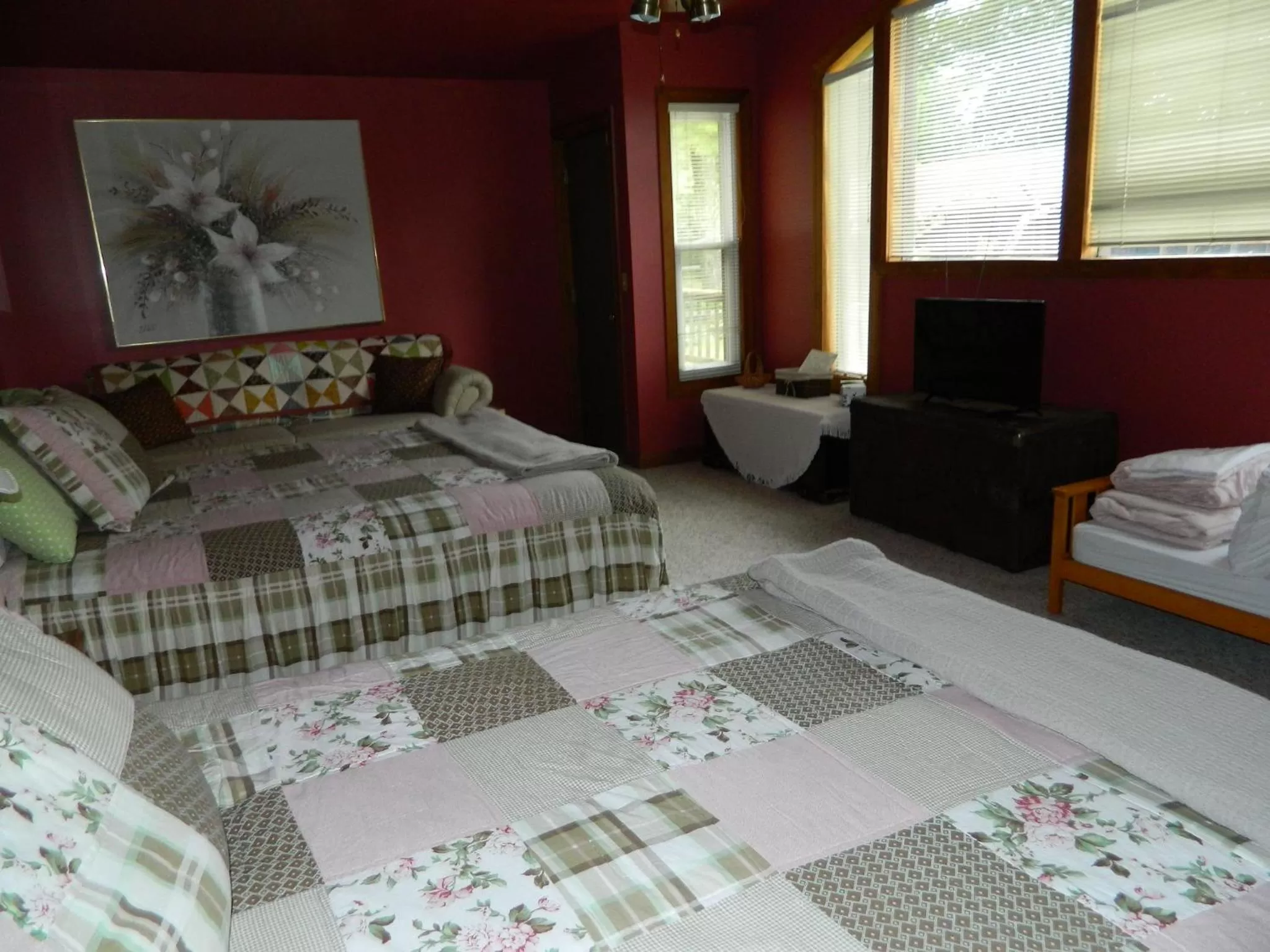 Bed in Bent Mountain Lodge Bed And Breakfast, Inc.