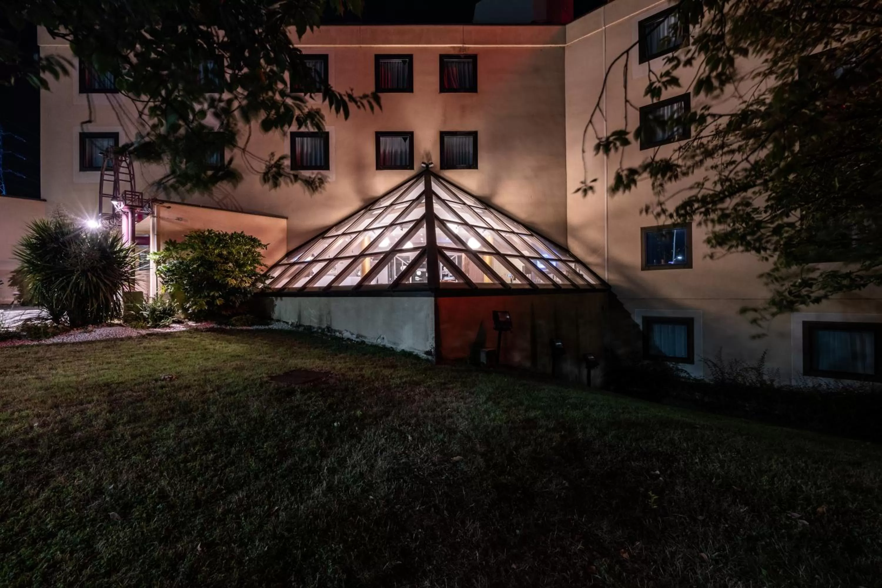 Property building in Mercure Tours Sud