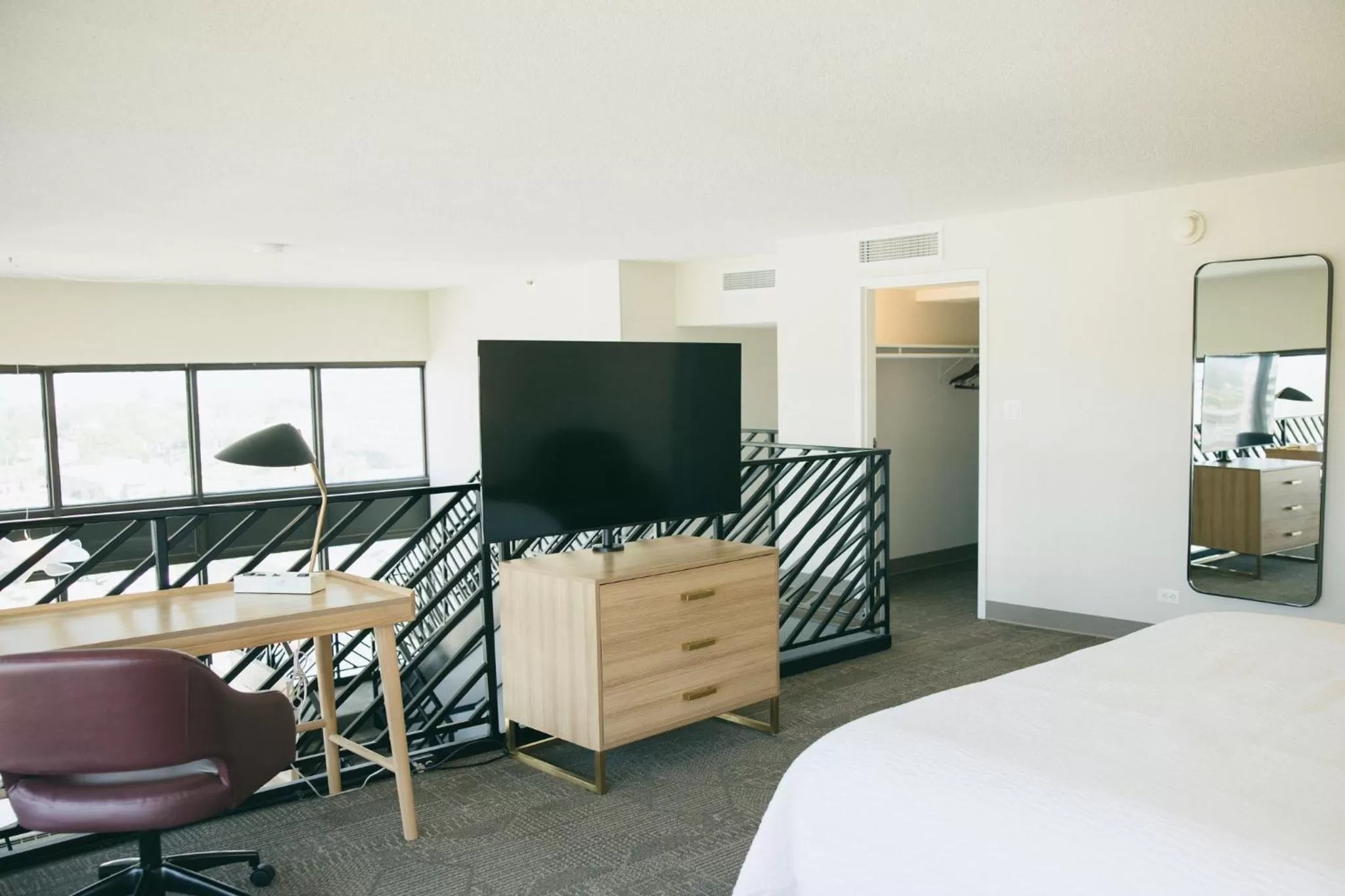 Photo of the whole room, Bed in Staybridge Suites Chicago O'Hare - Rosemont by IHG