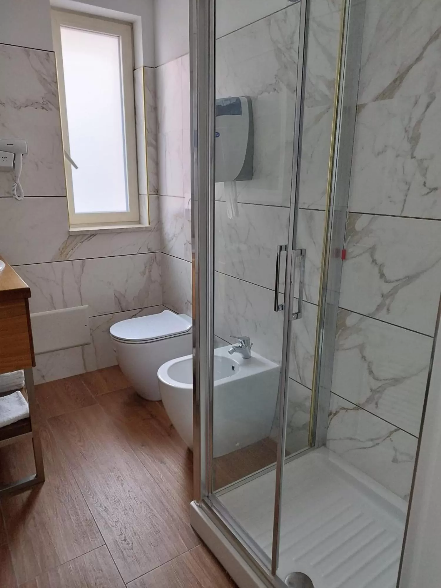 Shower in ROOMS alCentro