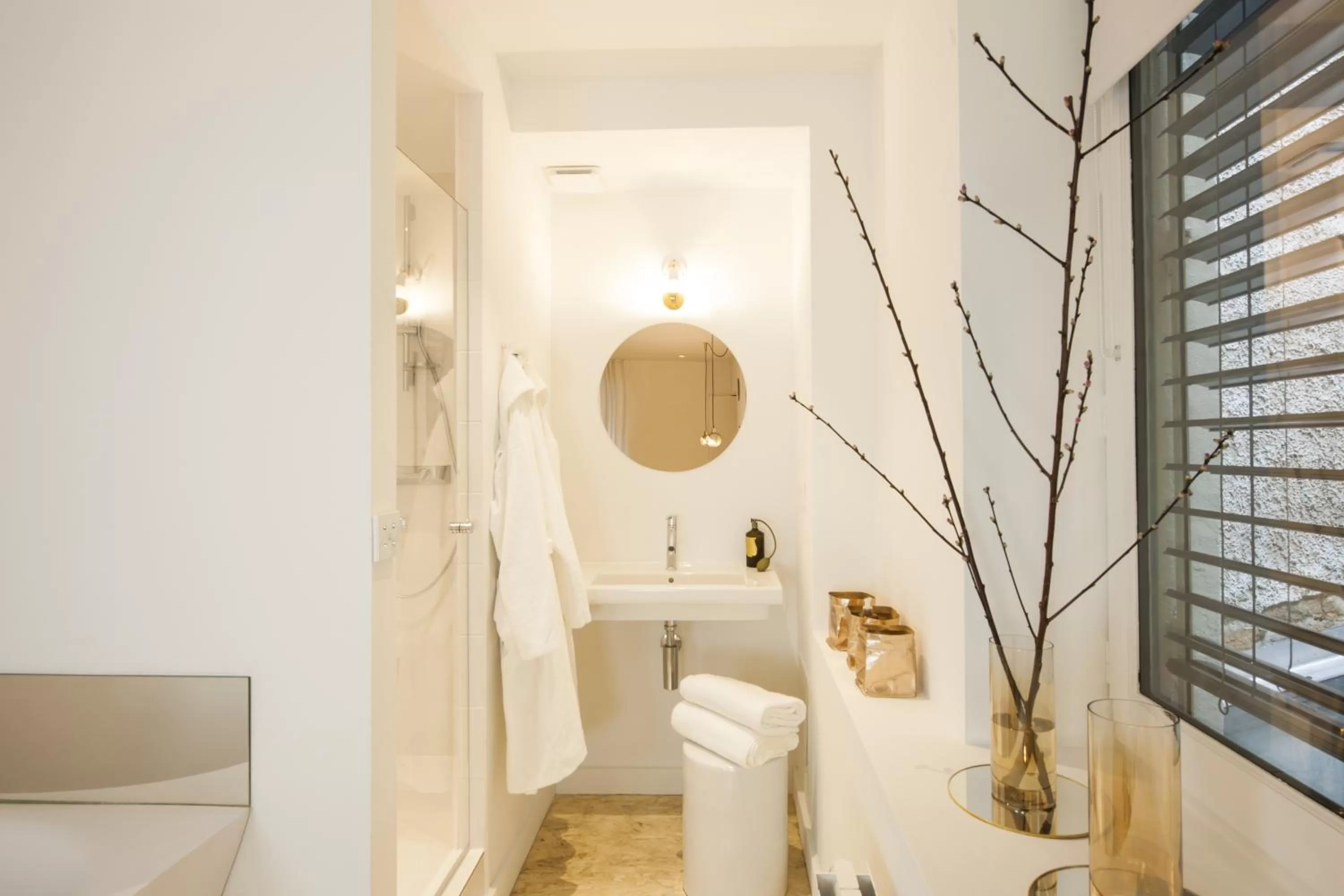 Shower, Bathroom in MiHotel Comte