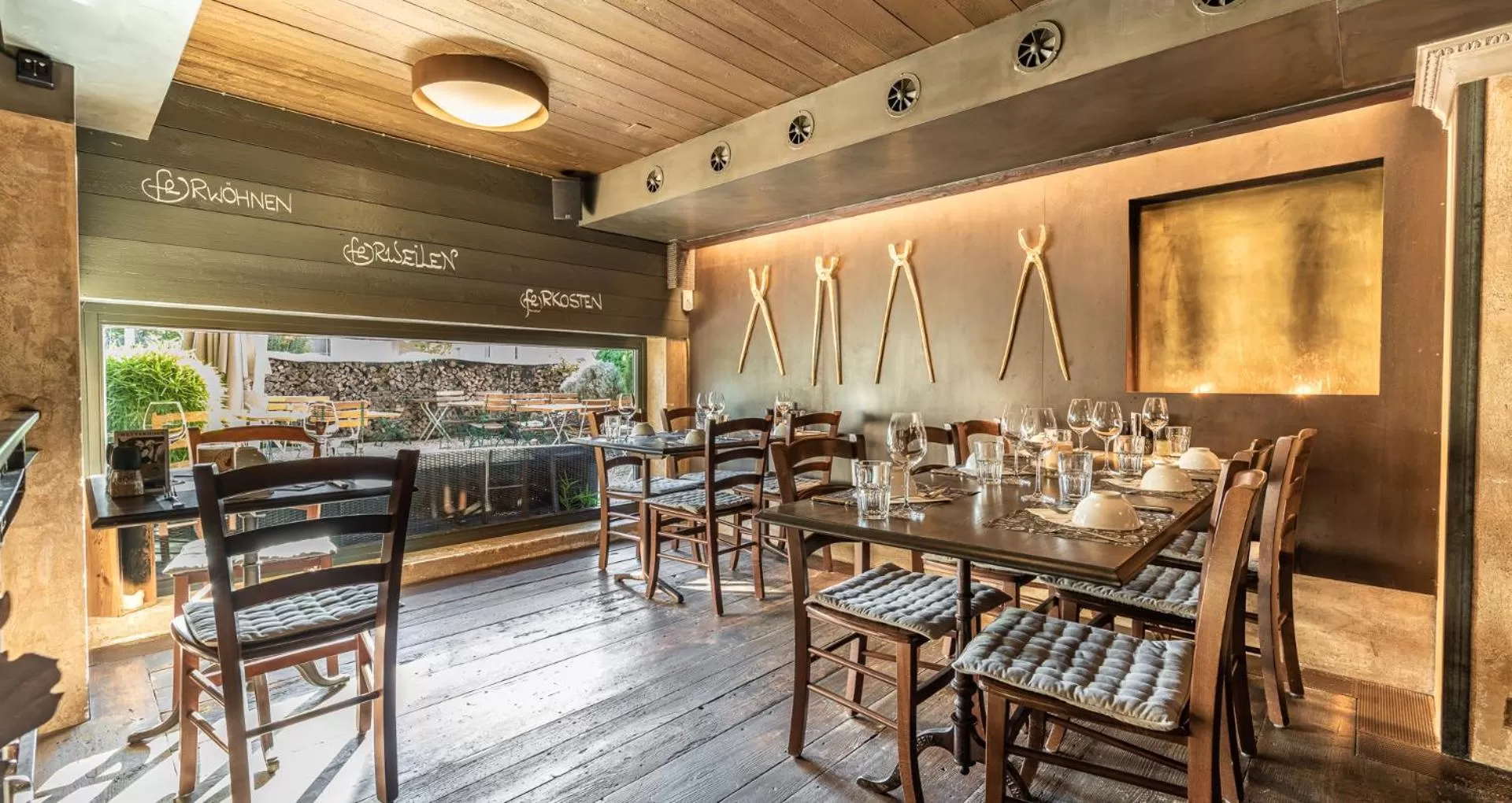 Restaurant/places to eat in feRUS Hotel