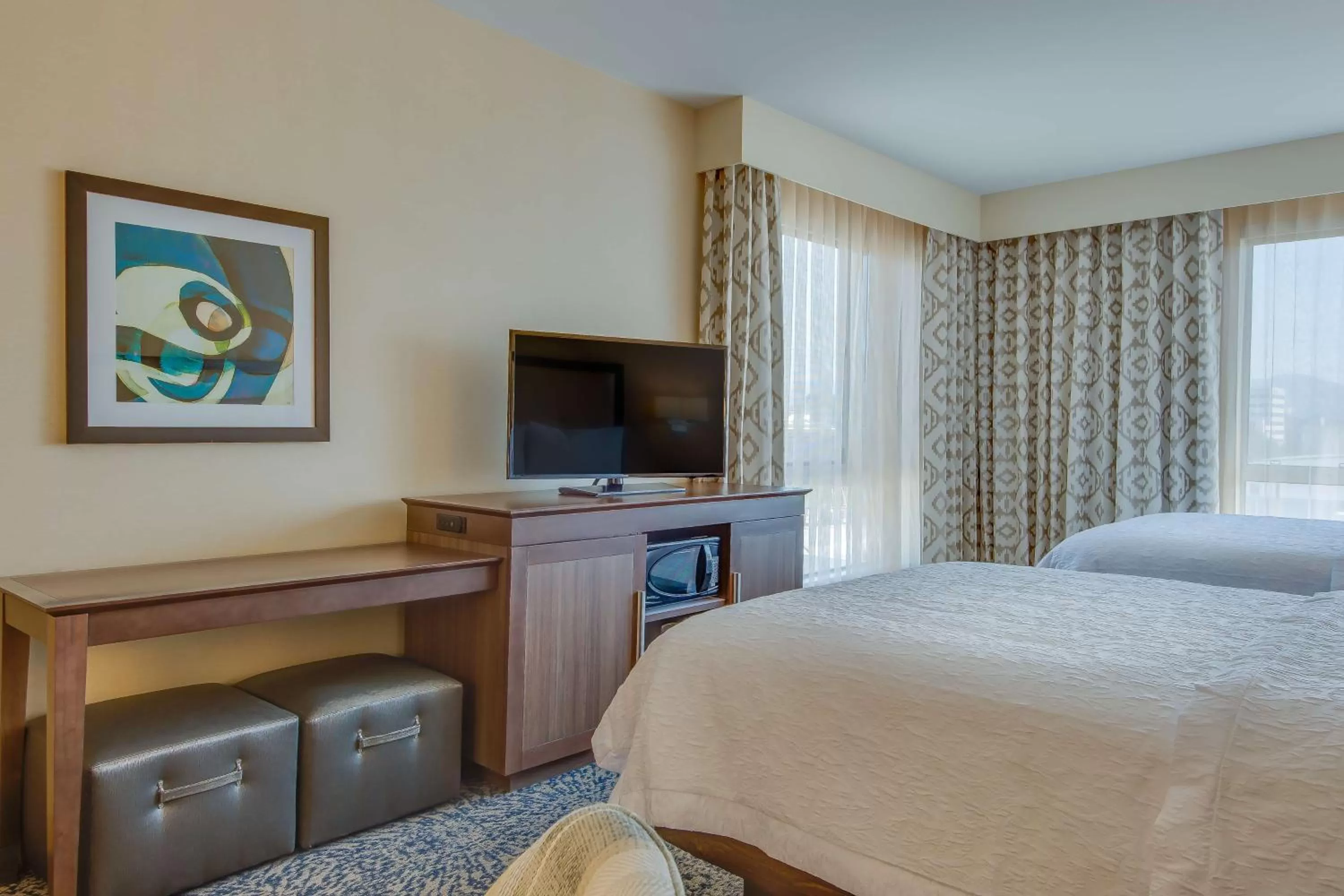 Bed in Hampton Inn & Suites Los Angeles - Glendale