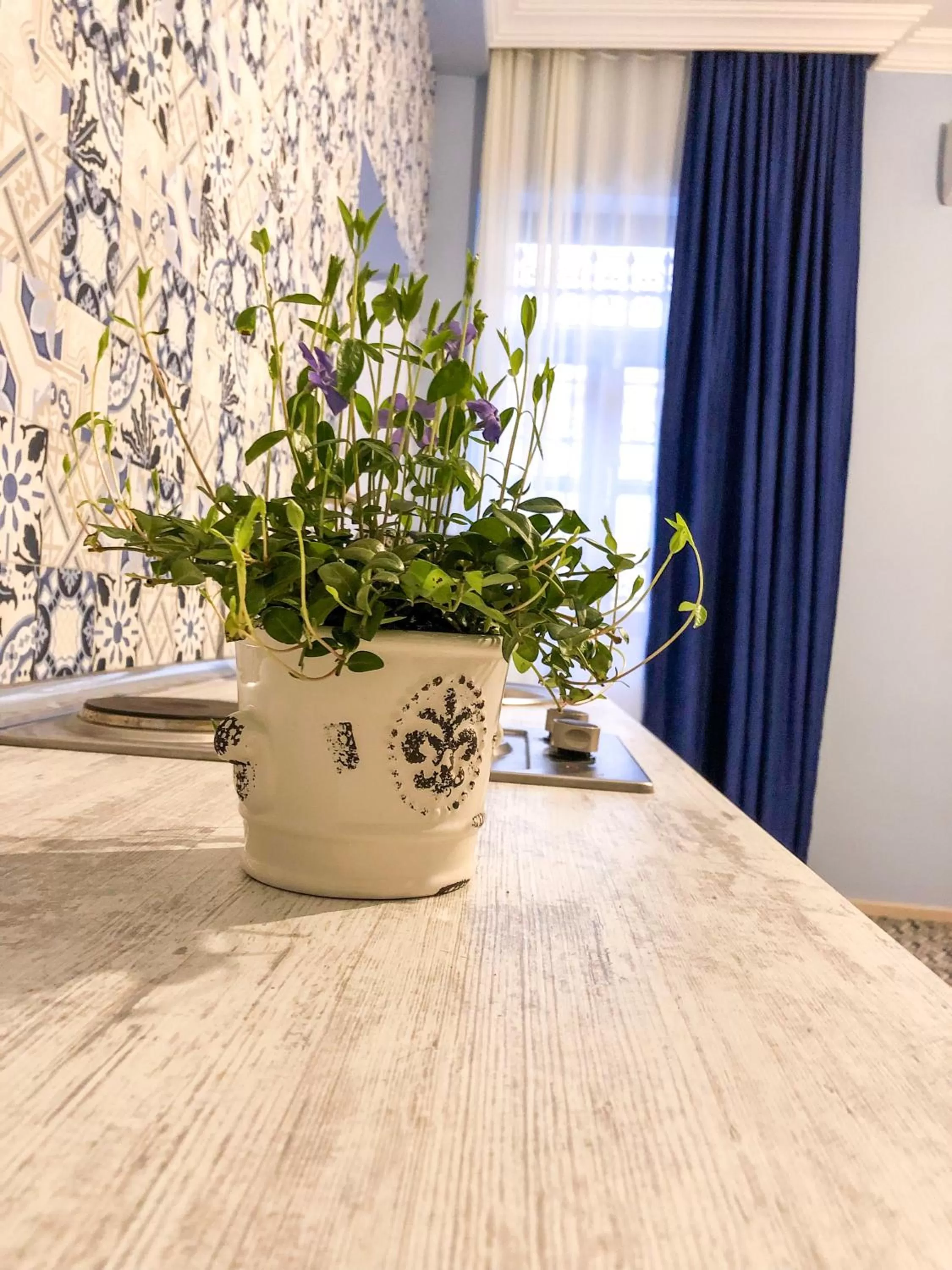 Coffee/tea facilities in Check Point Hotel