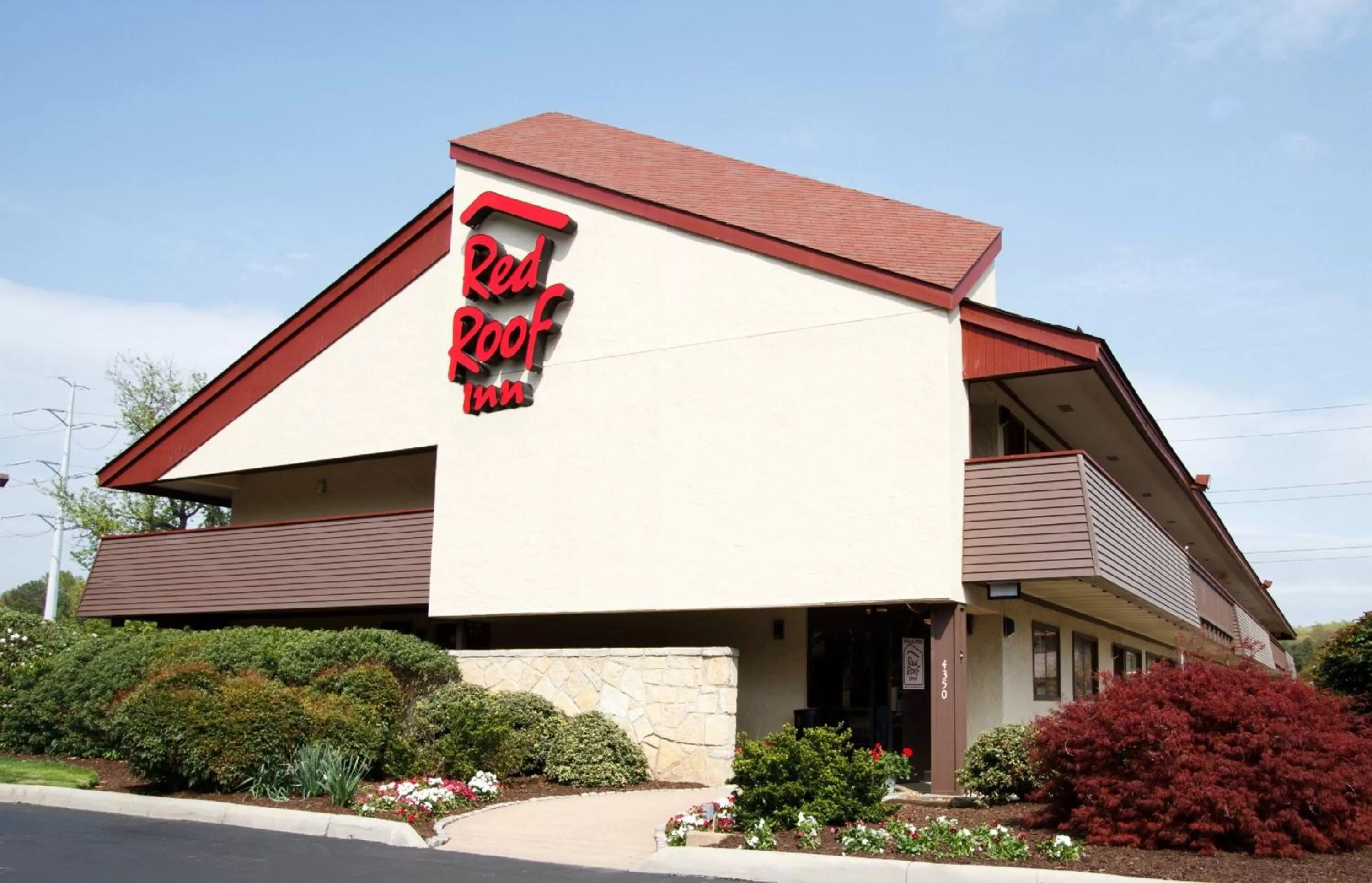 Property building in Red Roof Inn Detroit - Farmington Hills