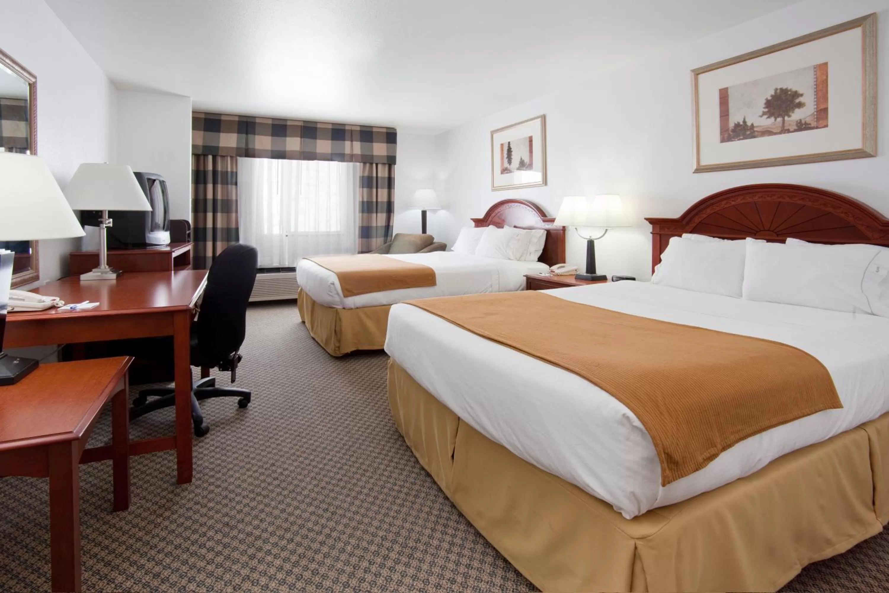 Photo of the whole room, Bed in Wingate by Wyndham Eagle Vail Valley