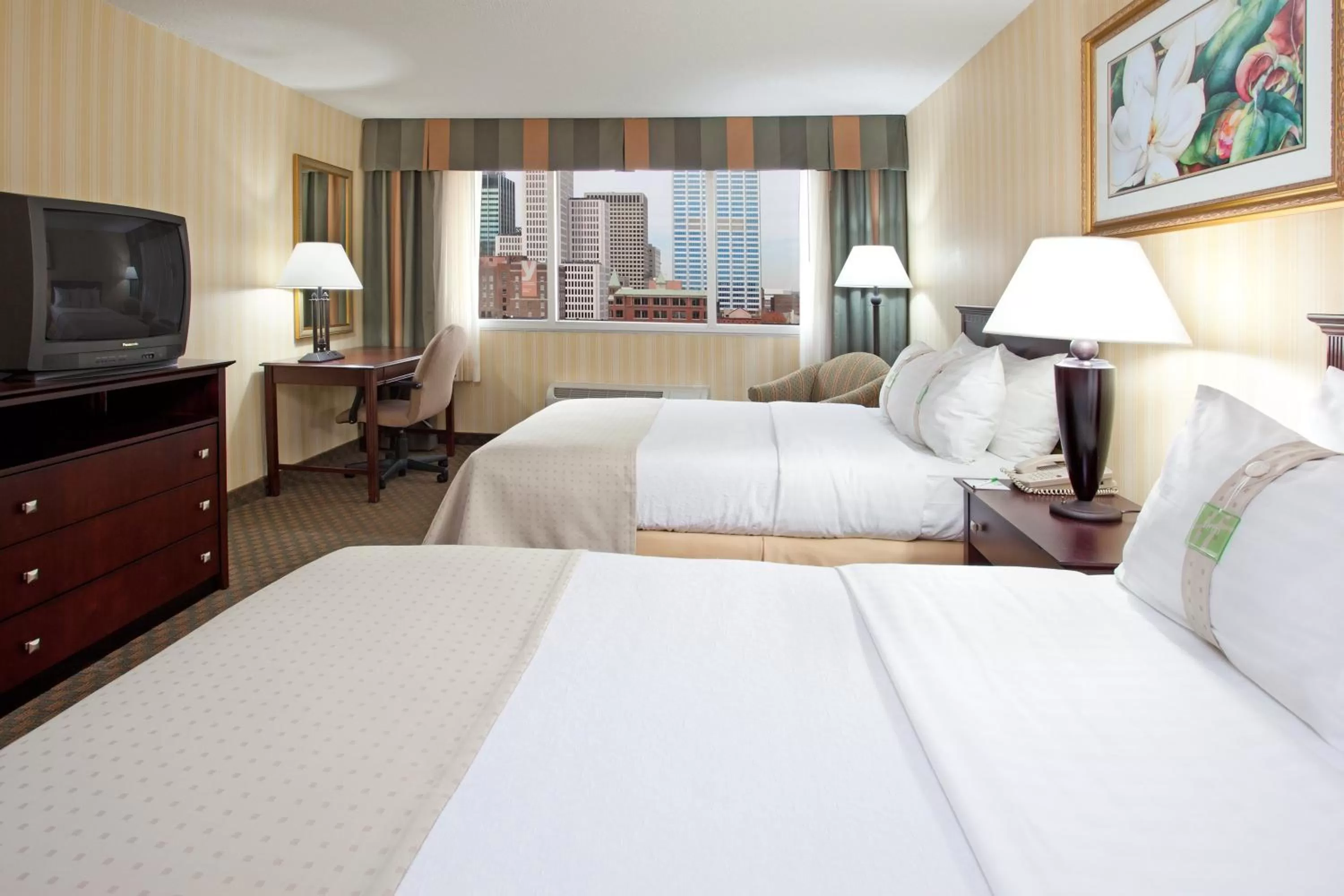 Photo of the whole room, Bed in Holiday Inn Columbus Dwtn-Capitol Square by IHG