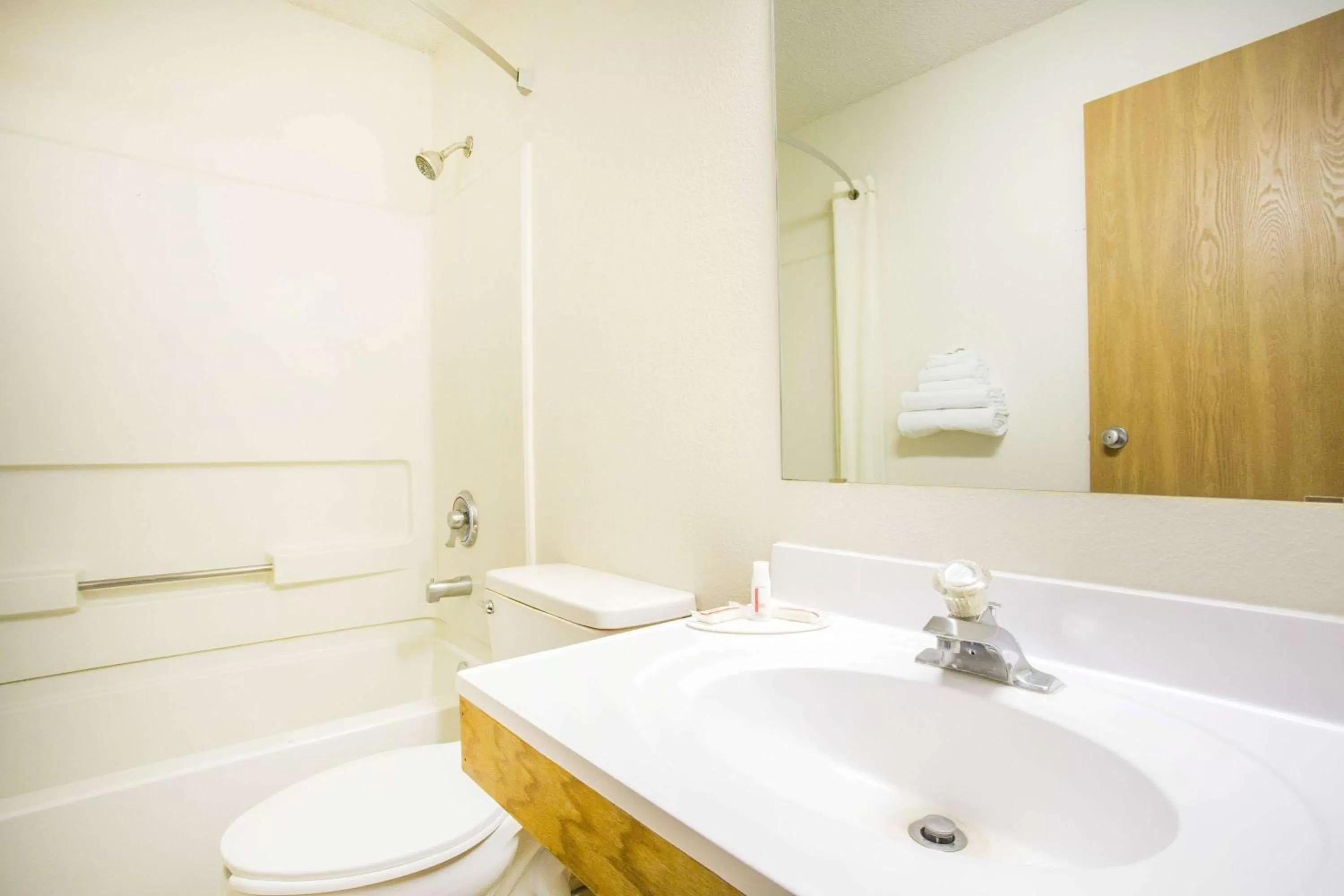 Bathroom in Super 8 by Wyndham Kingman