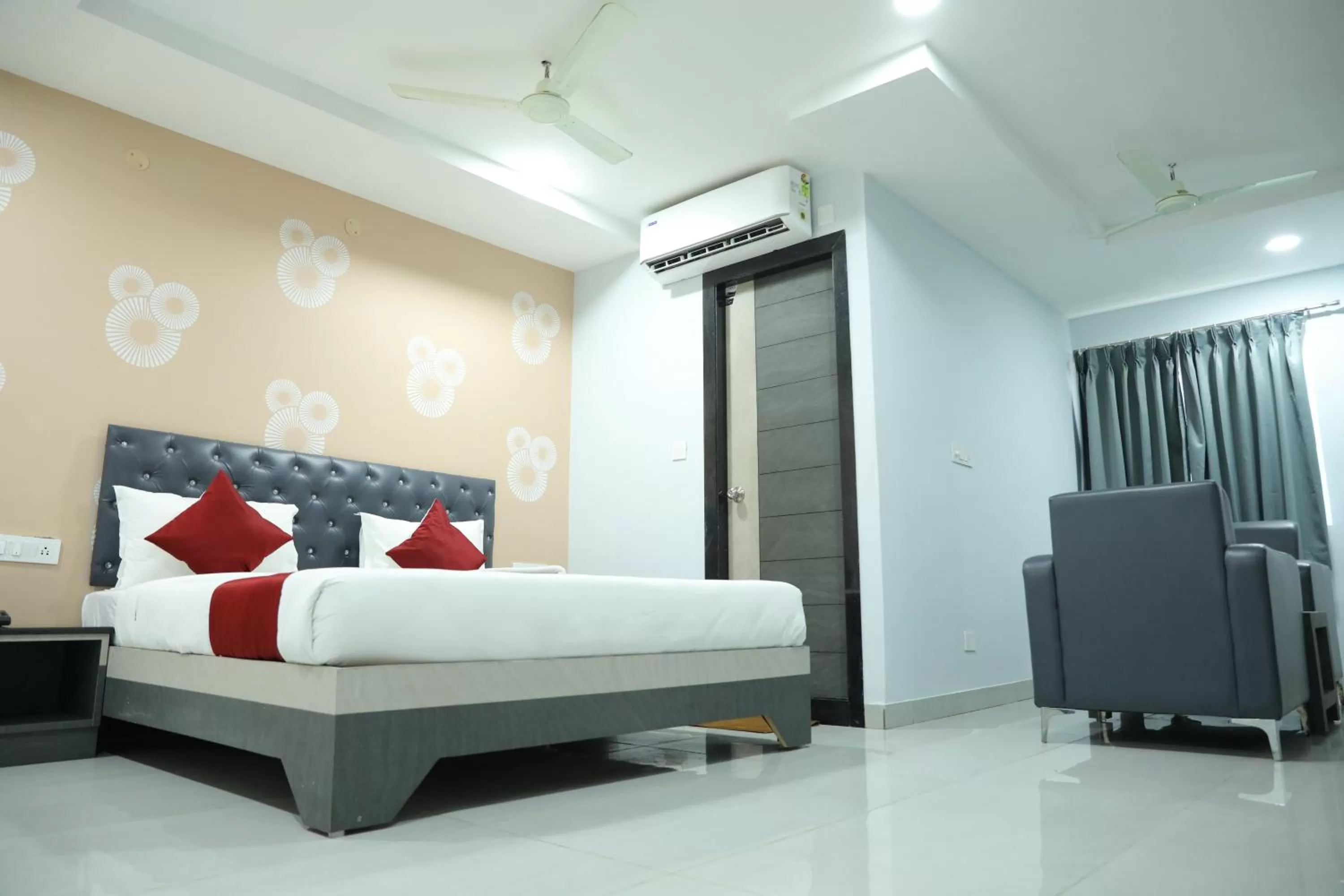 Bedroom, Bed in HOTEL BLUE MOON