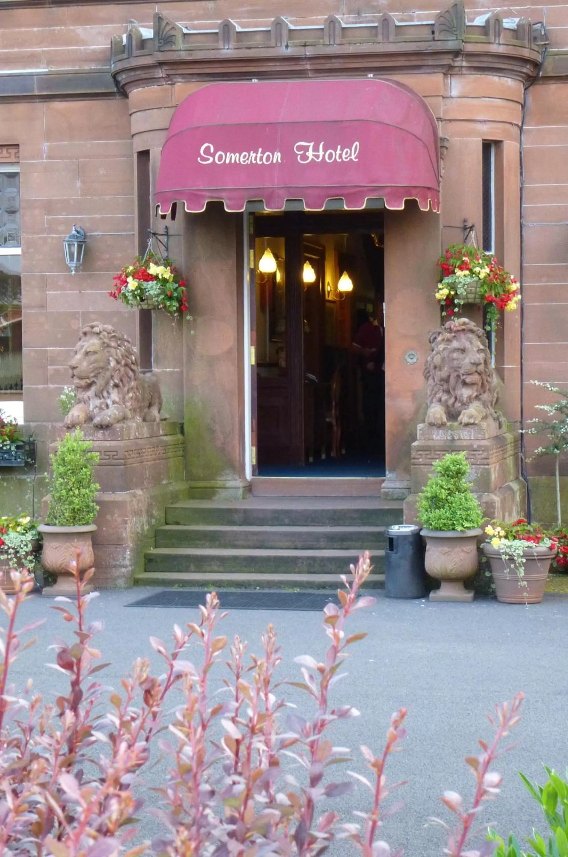 Facade/entrance in Somerton House Hotel