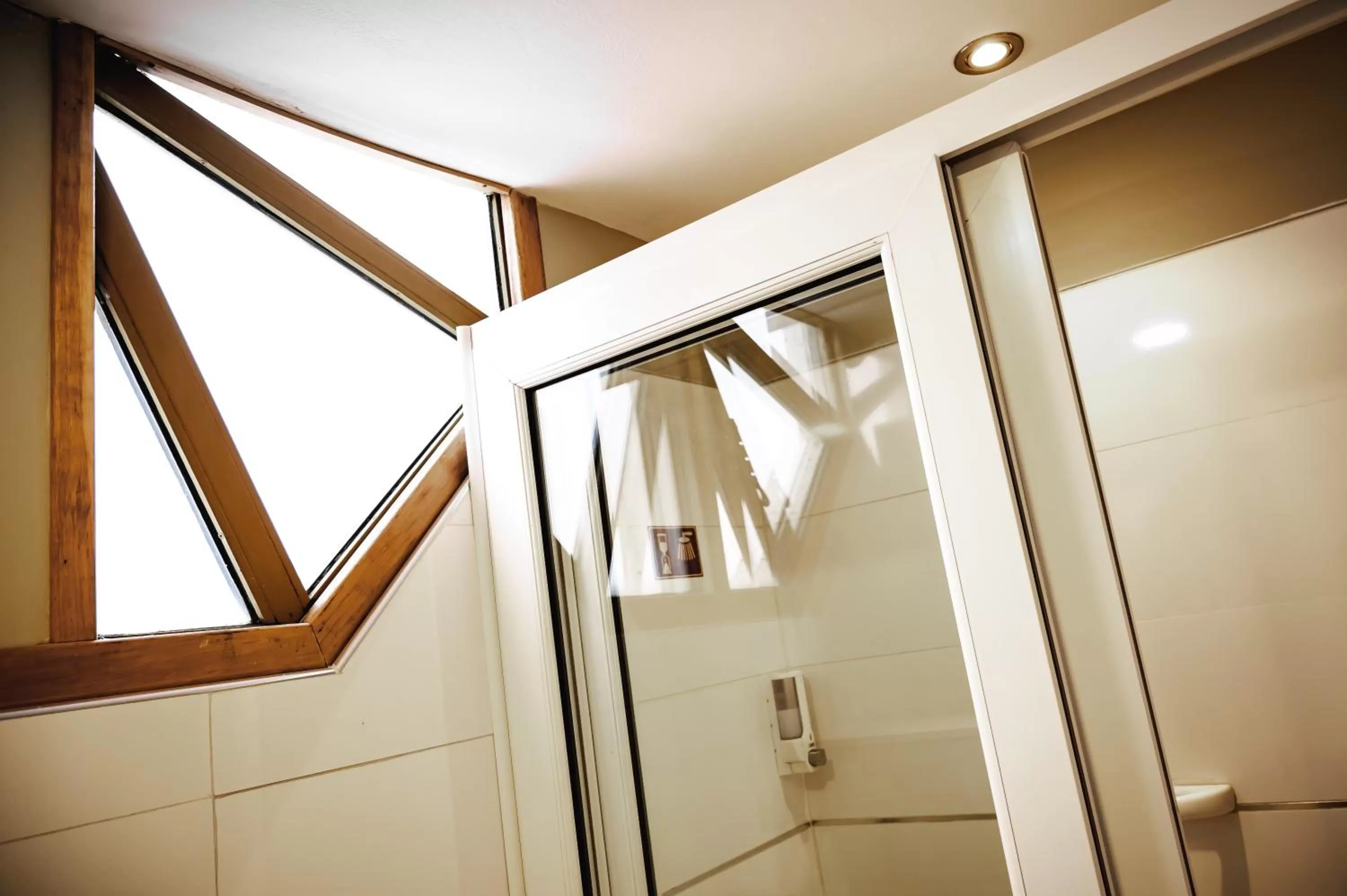 Shower in Hosteria Foike