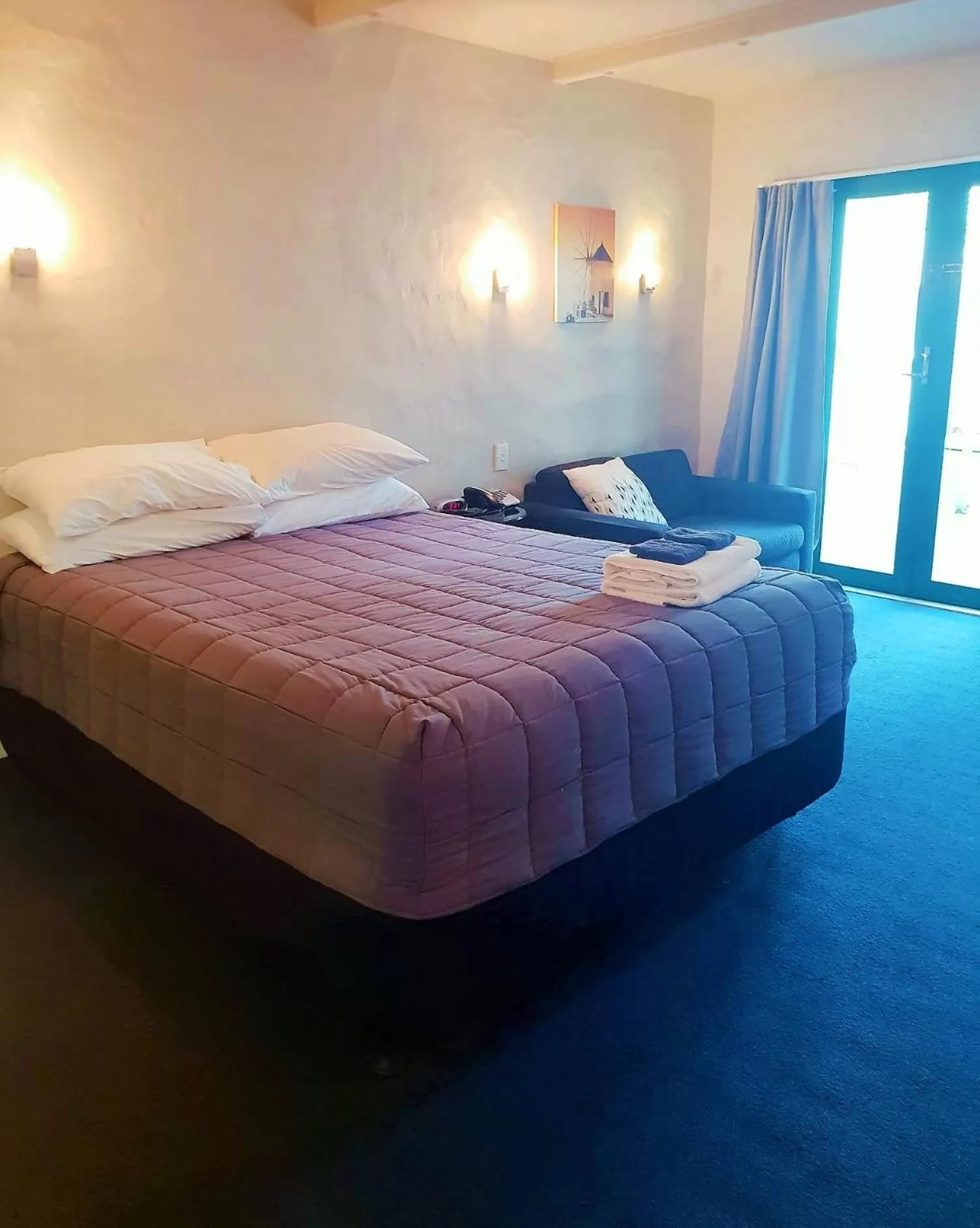 Bed in Parklane Motor Lodge