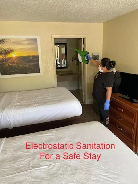 Bed in Days Inn by Wyndham Asheville West