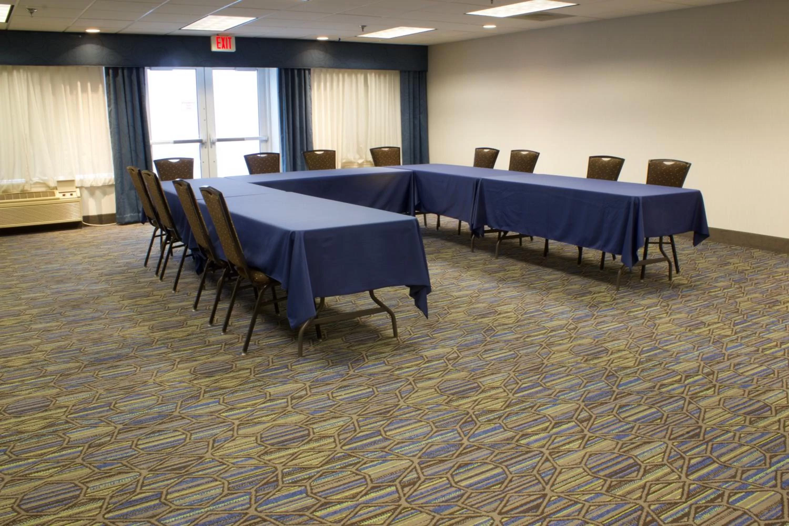 Meeting/conference room in Holiday Inn Express Hotel & Suites-St. Paul by IHG