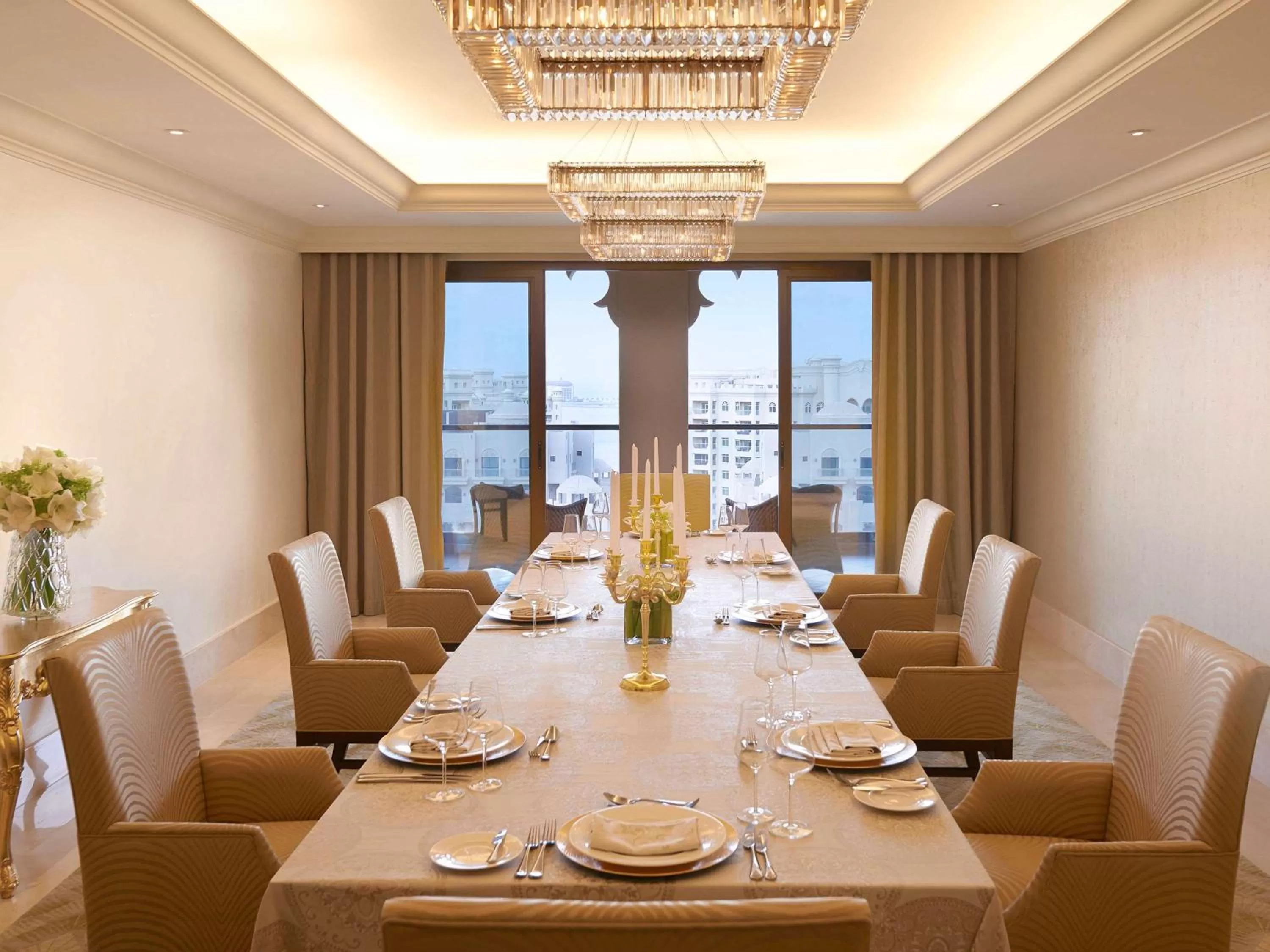 Photo of the whole room in Fairmont The Palm