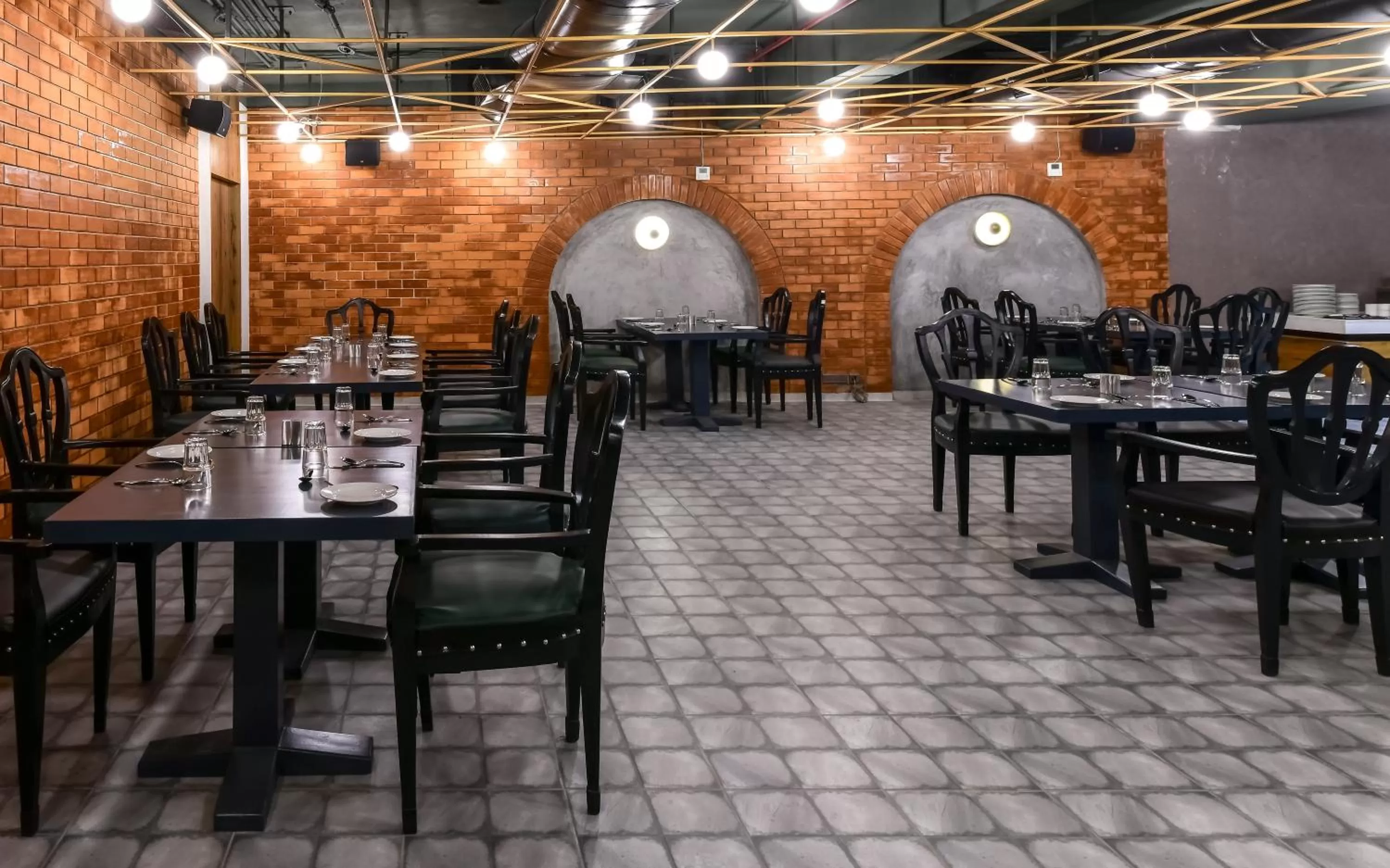 Restaurant/Places to Eat in The Downton Hotel