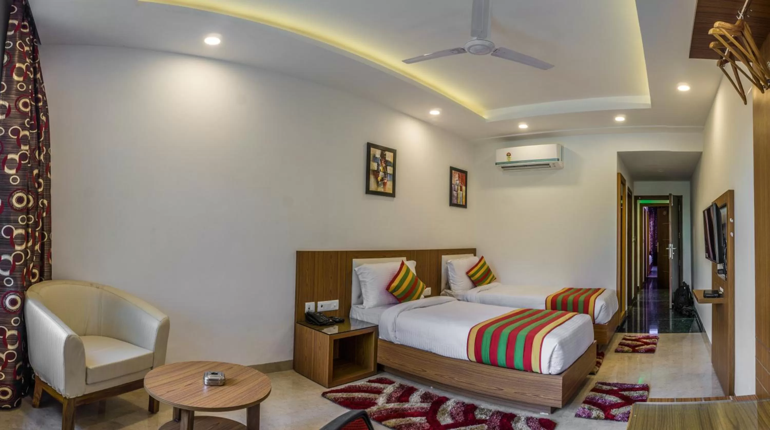 Bedroom, Bed in Hotel Suktara International