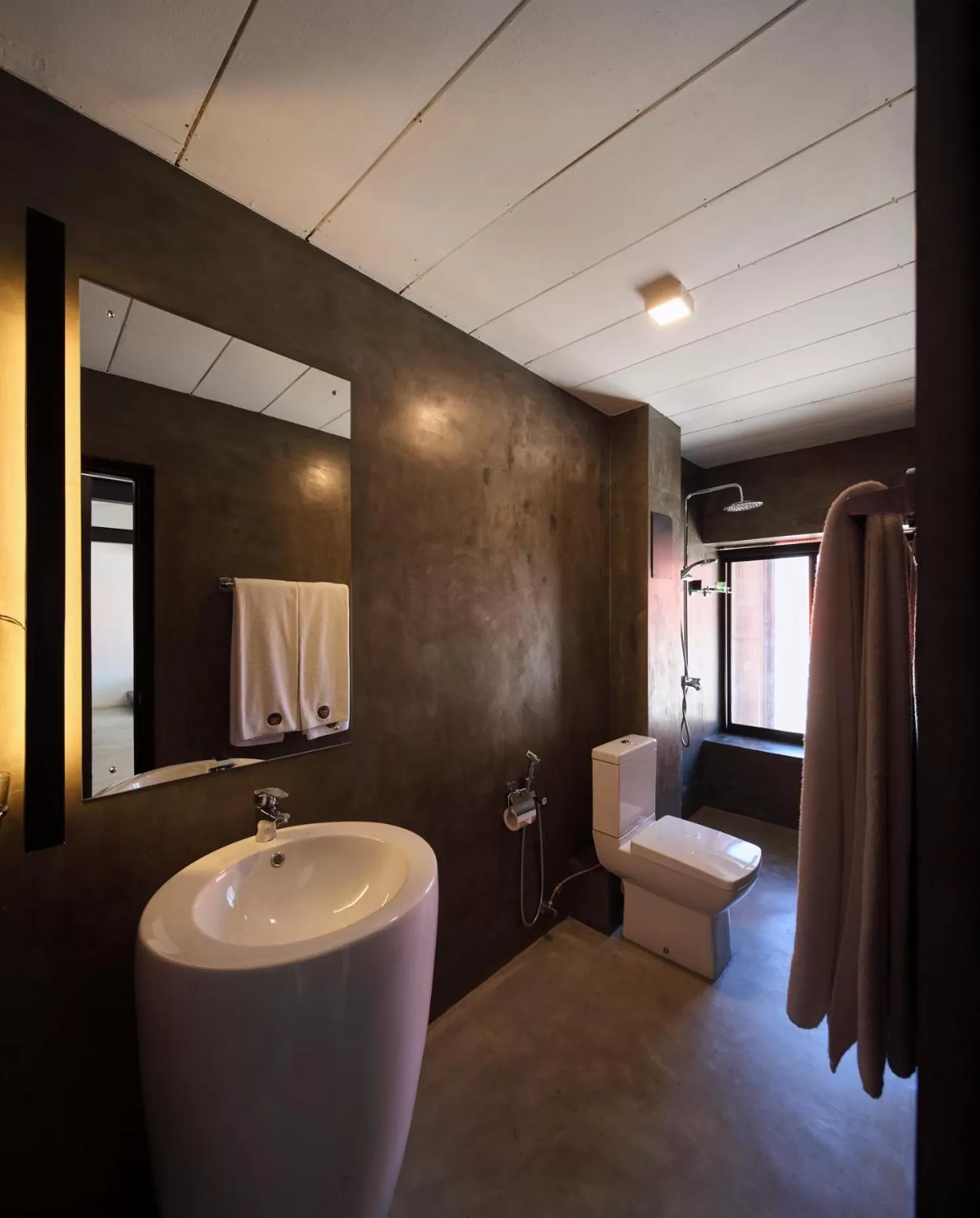 Shower in BBQ HUB Ella