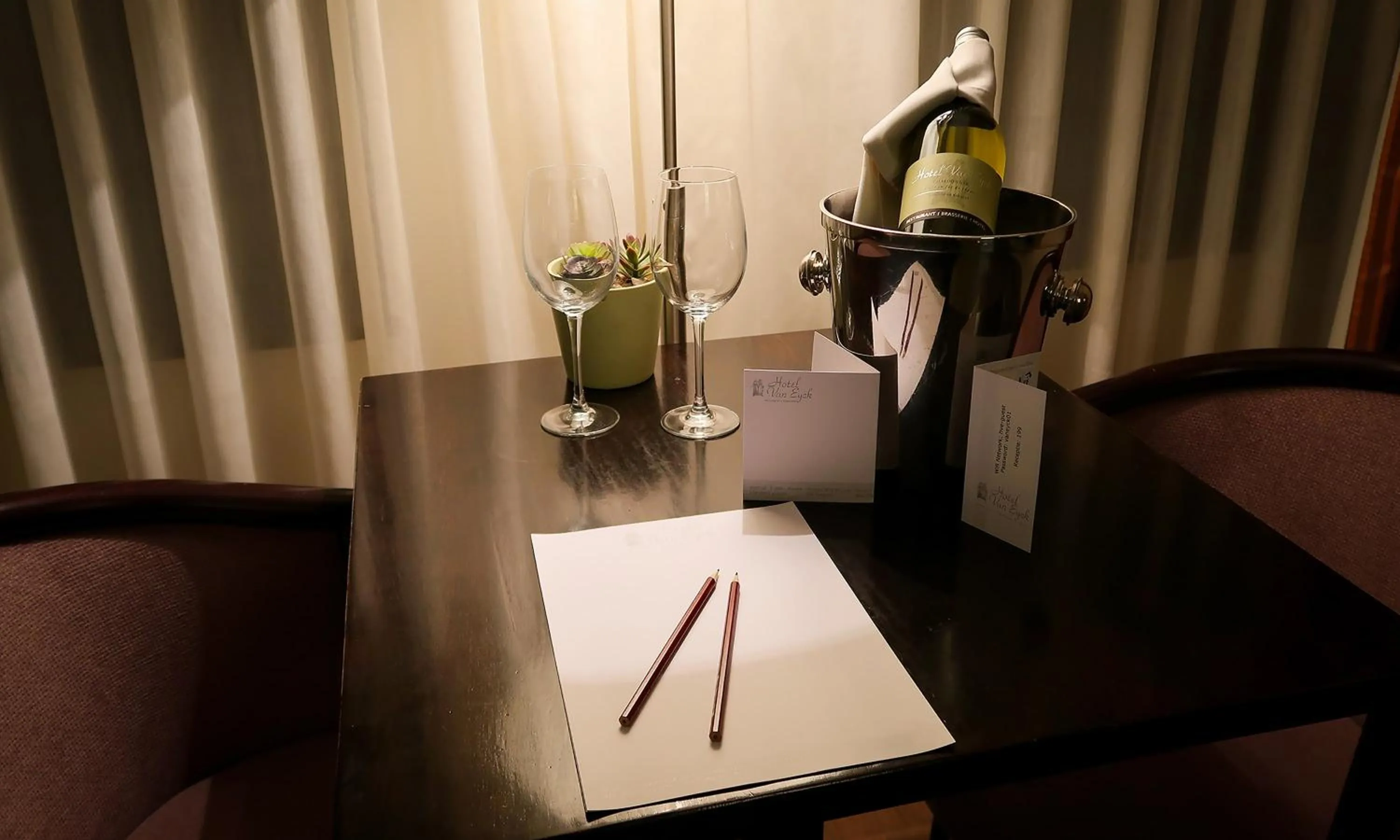 Bedroom in Hotel Van Eyck