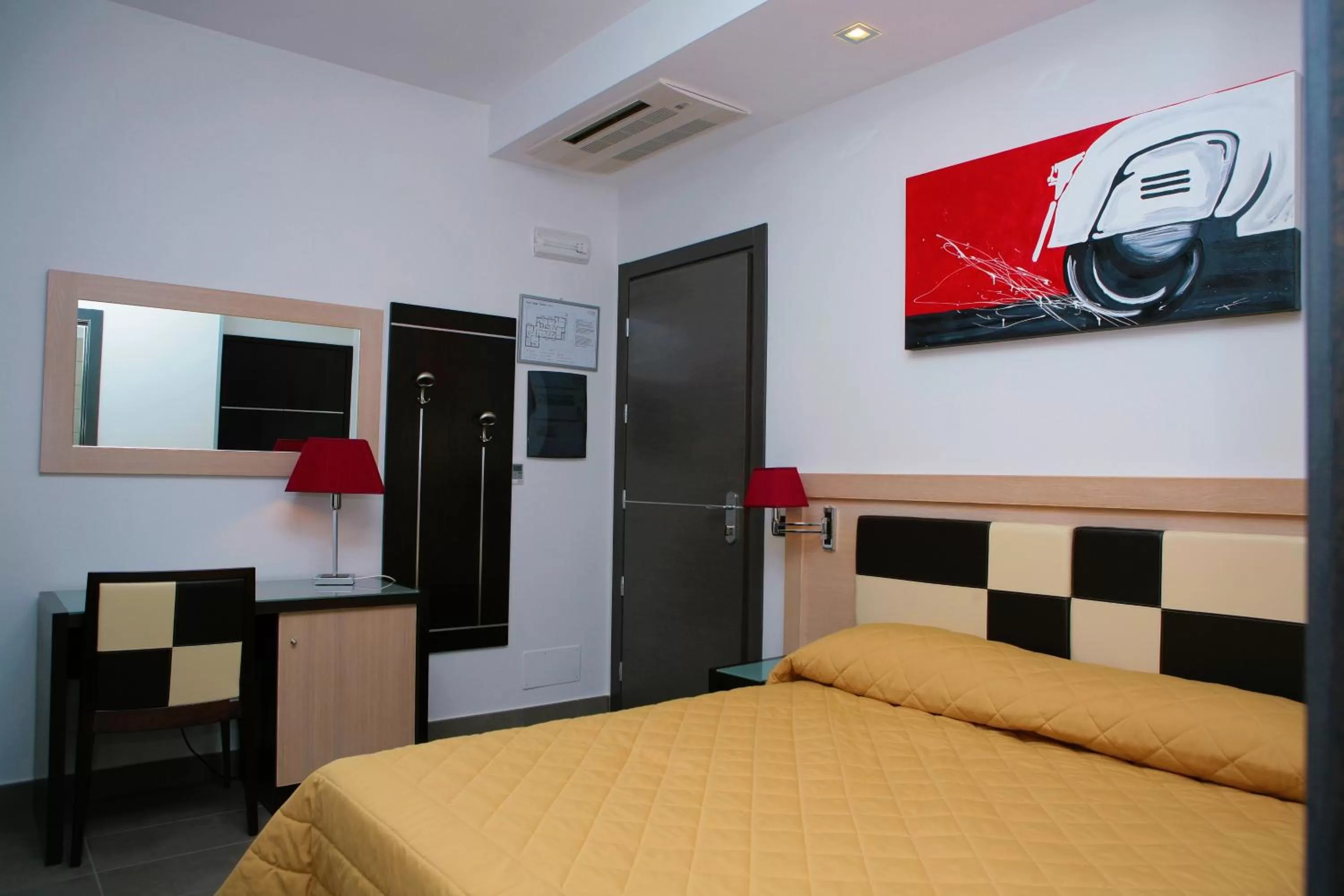 Photo of the whole room, Bed in Hotel Visagi