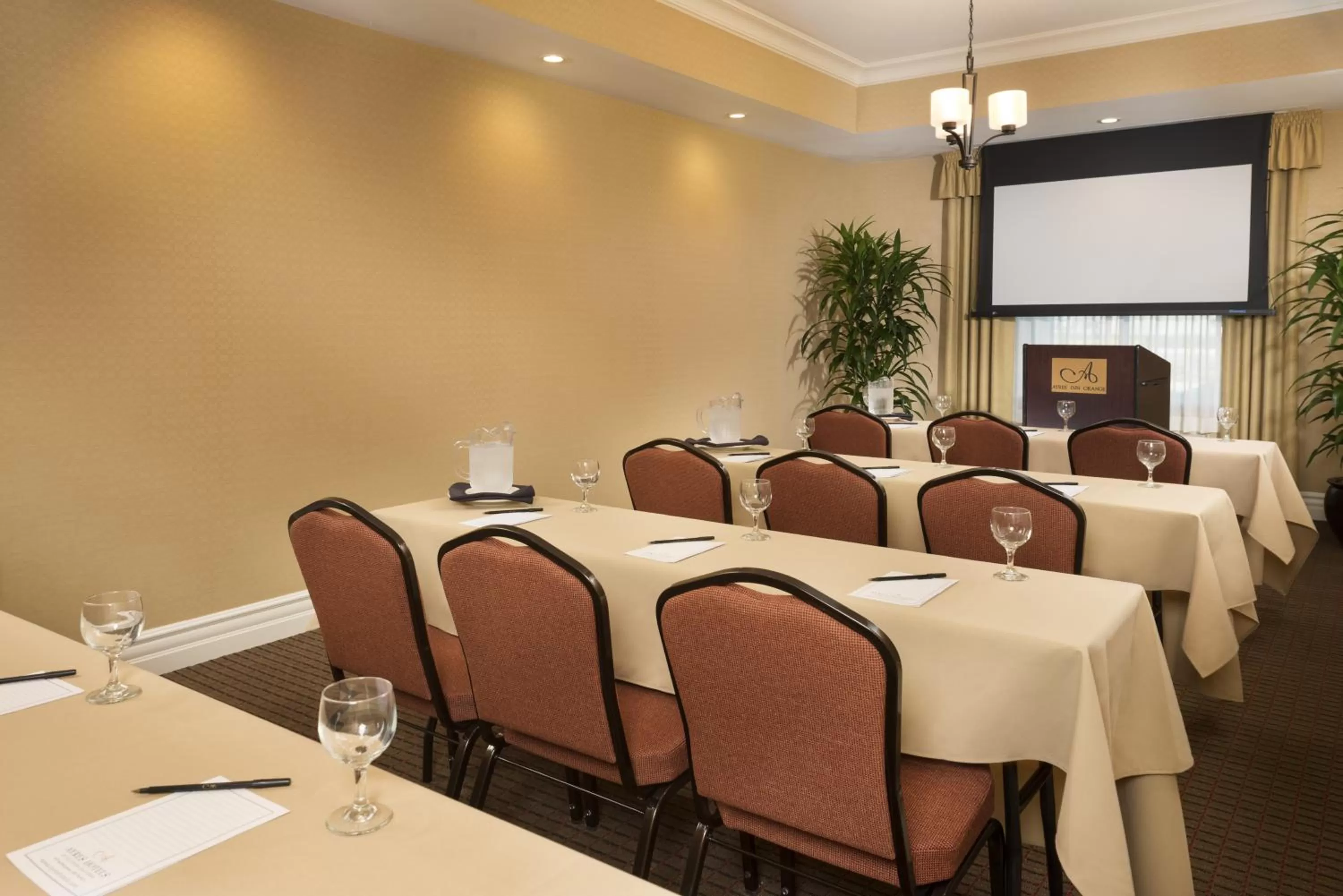 Banquet/Function facilities in Ayres Hotel Orange