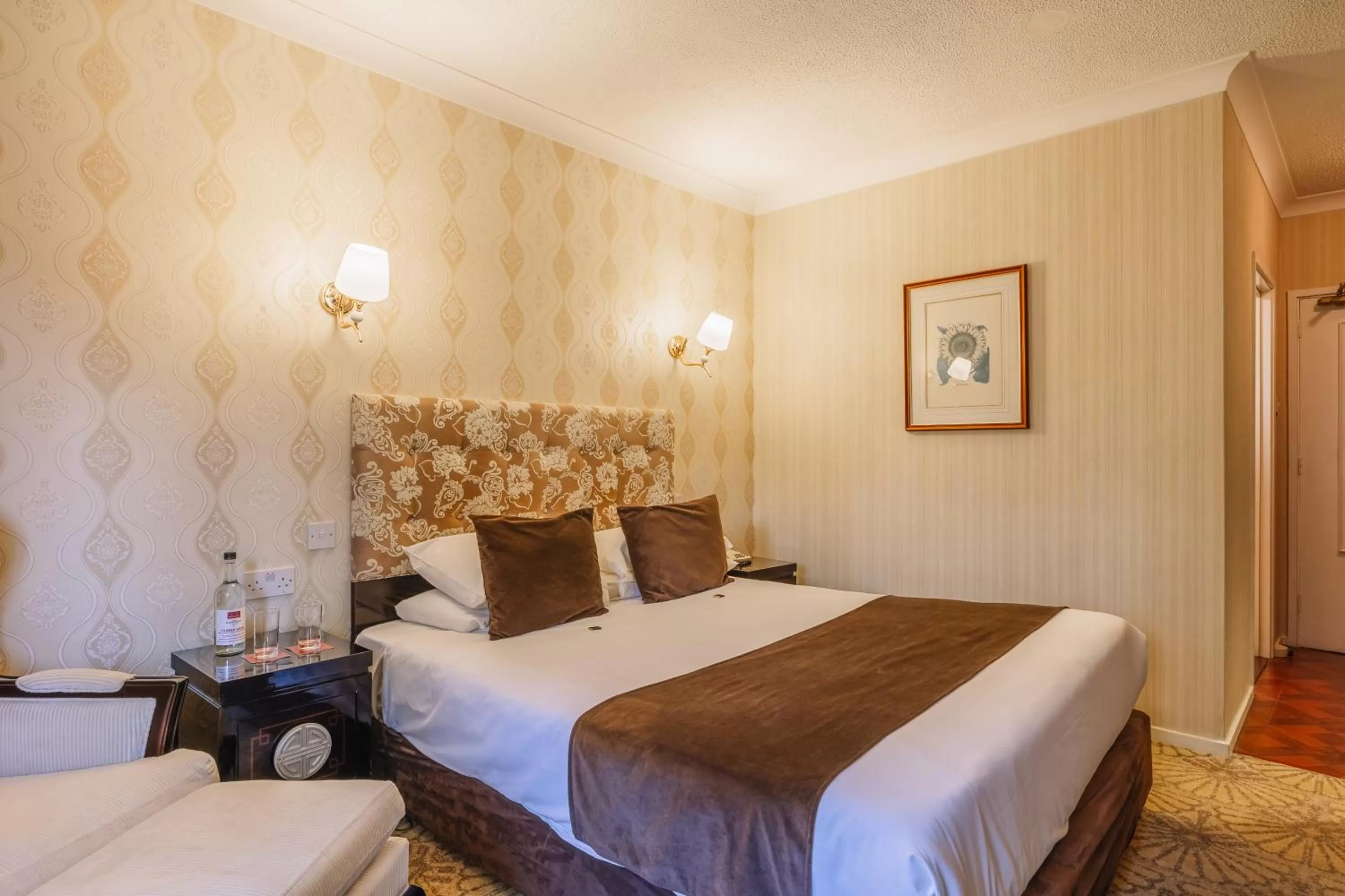 Photo of the whole room, Bed in Muthu Belstead Brook Hotel