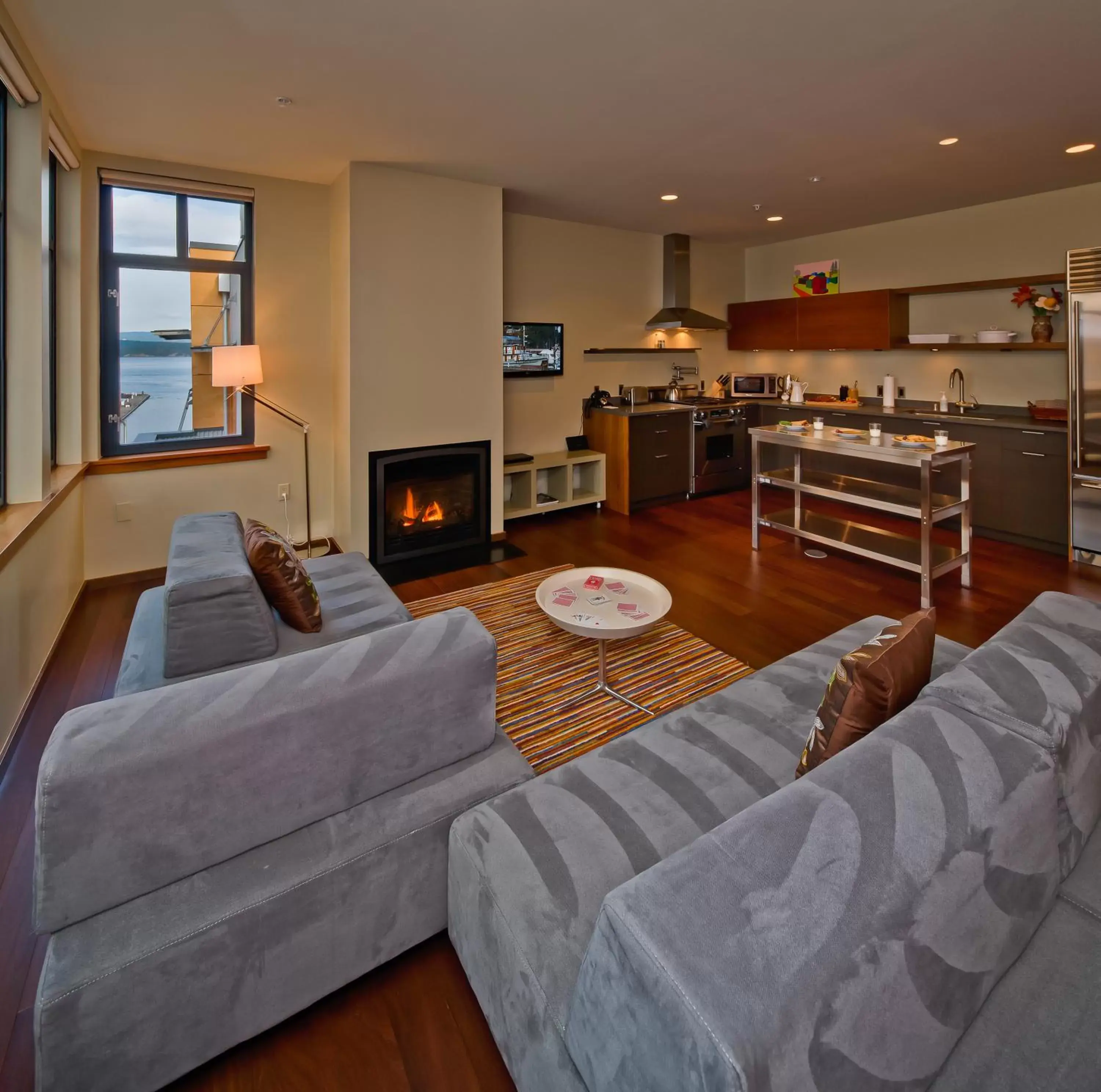 Standard Two-Bedroom Apartment in Island Inn at 123 West Standard Two-Bedroom Apartment in Island Inn at 123 West