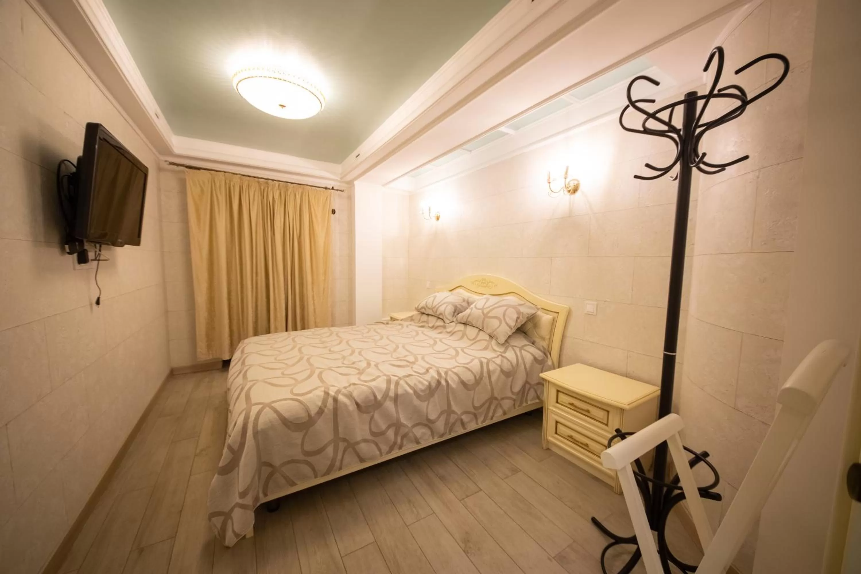 Bed in Hotel "Mandarin Clubhouse"