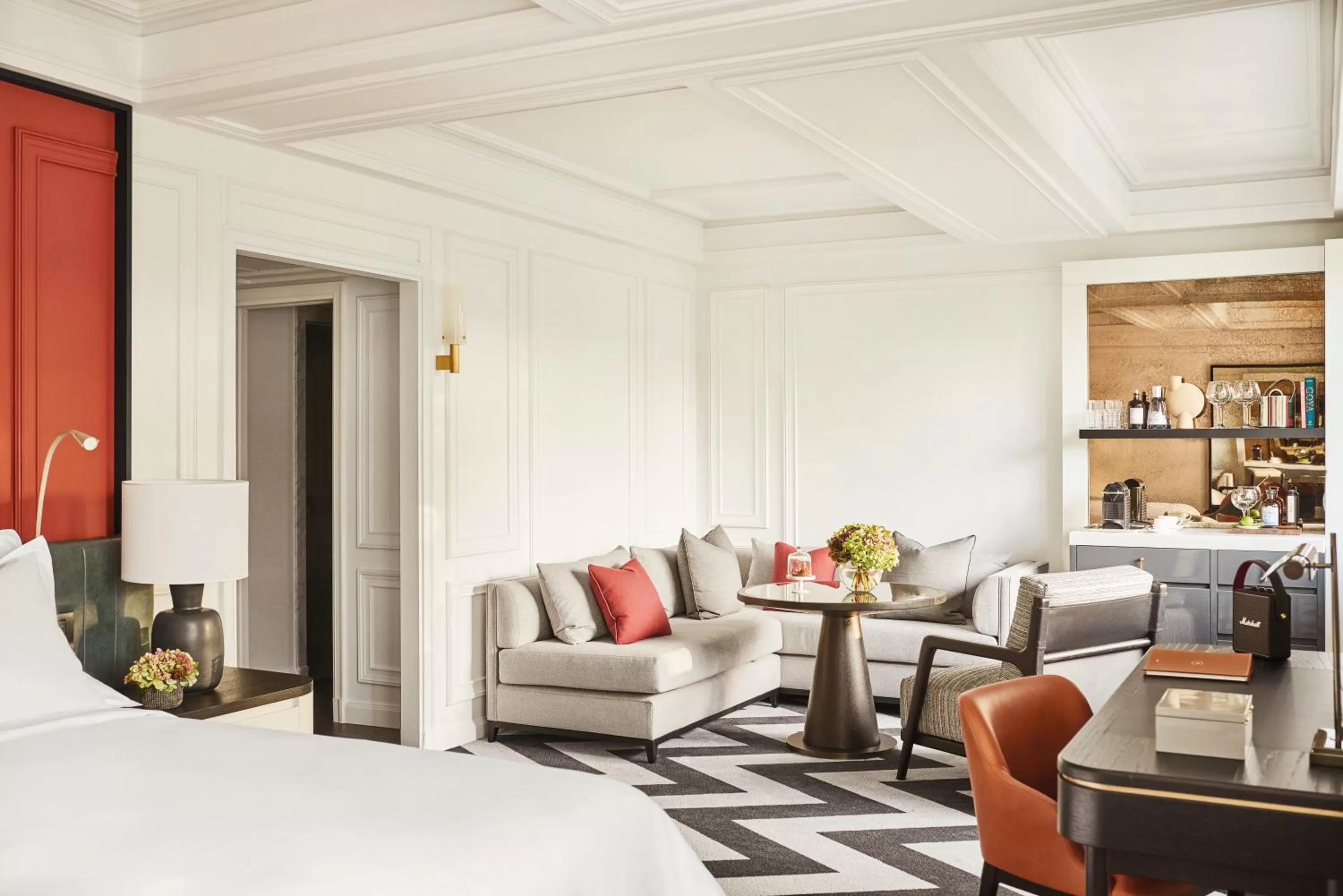 Seating area, Bed in Rosewood Villa Magna