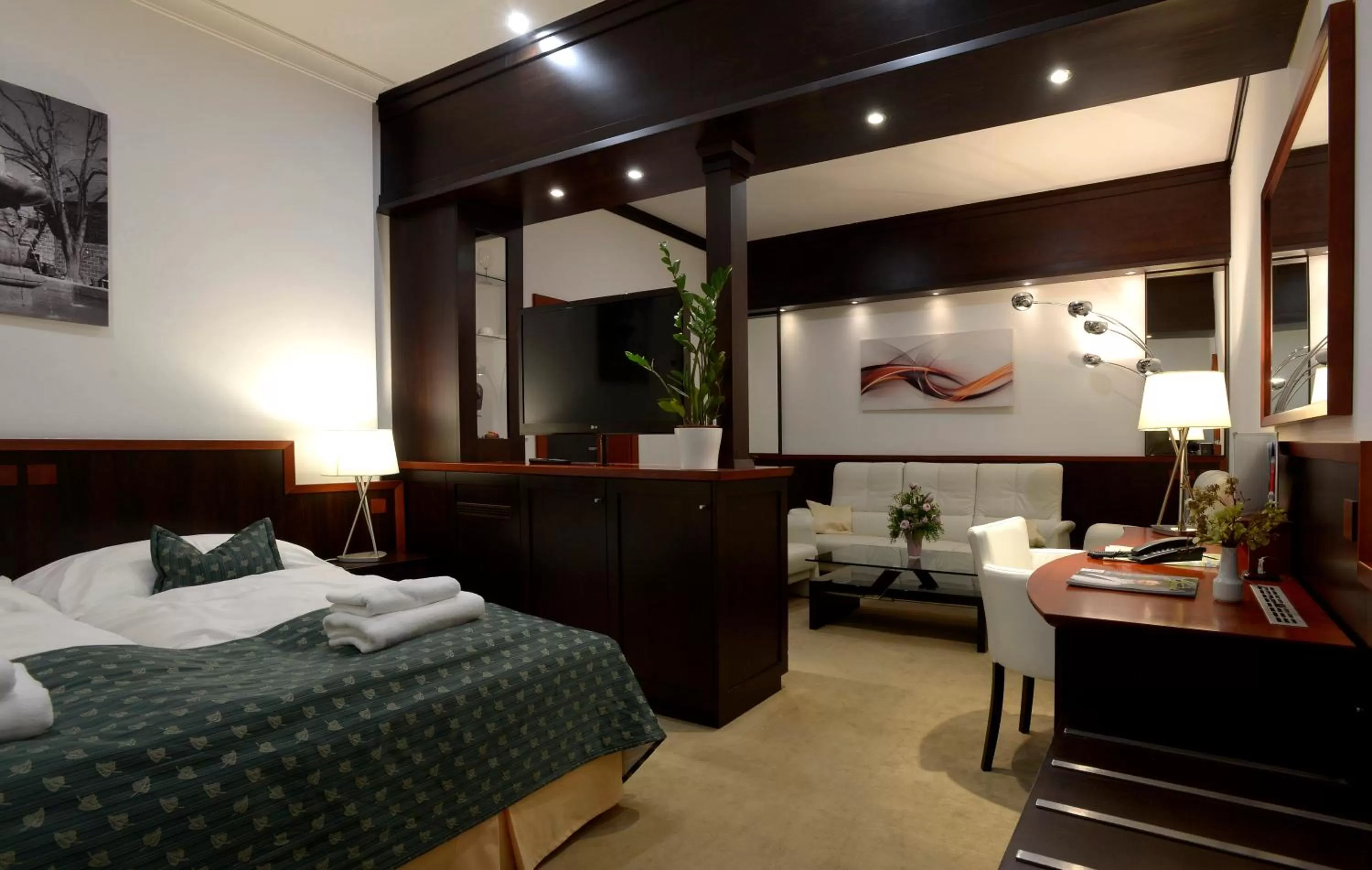 Bedroom, Bed in Hotel Grand