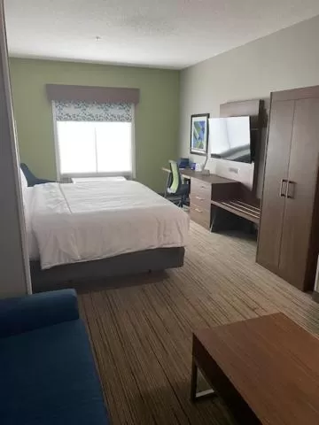 Bed in Holiday Inn Express & Suites - Enterprise by IHG