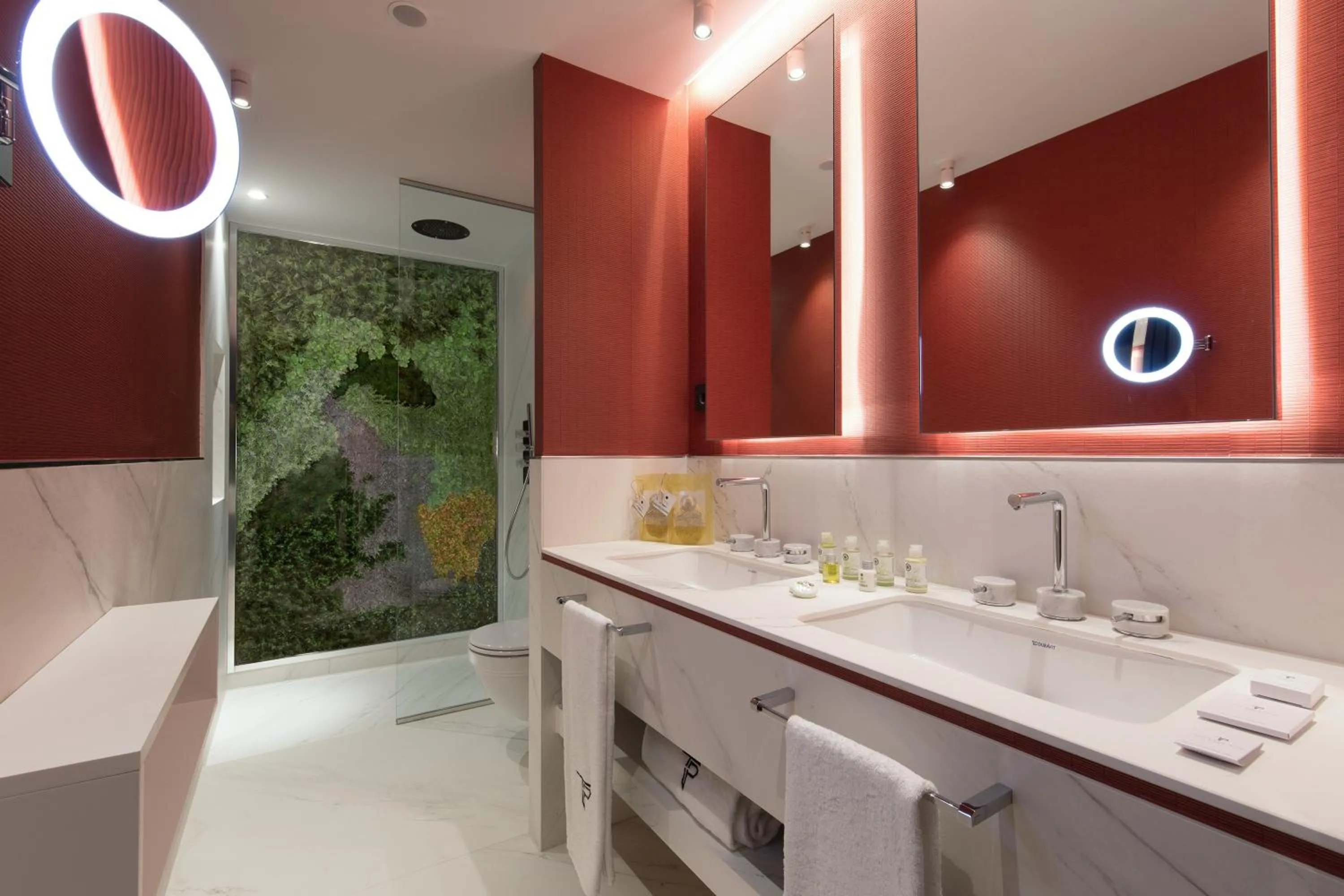 Shower in Casa Almagro by The Pavilions Hotels & Resorts