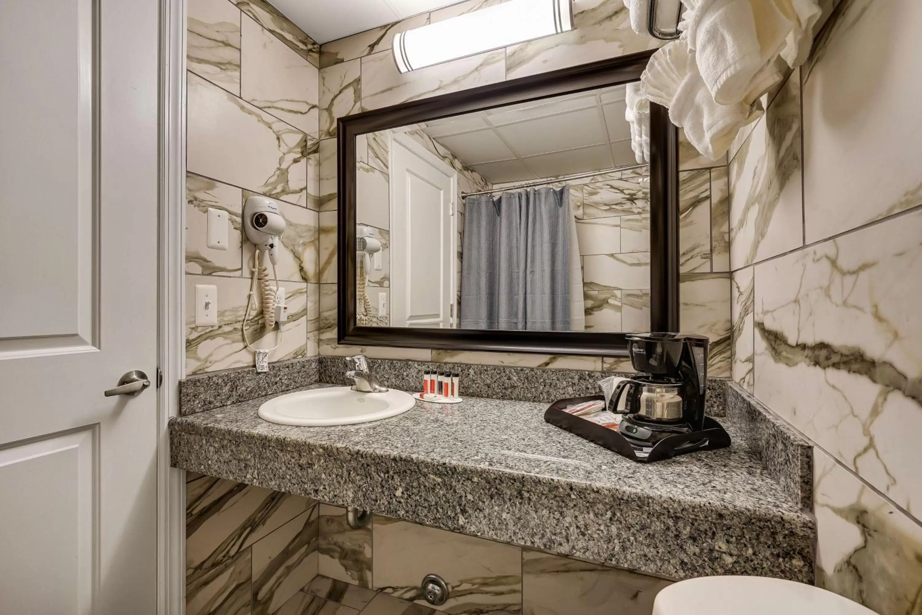 Bathroom in Blue Creek Inn