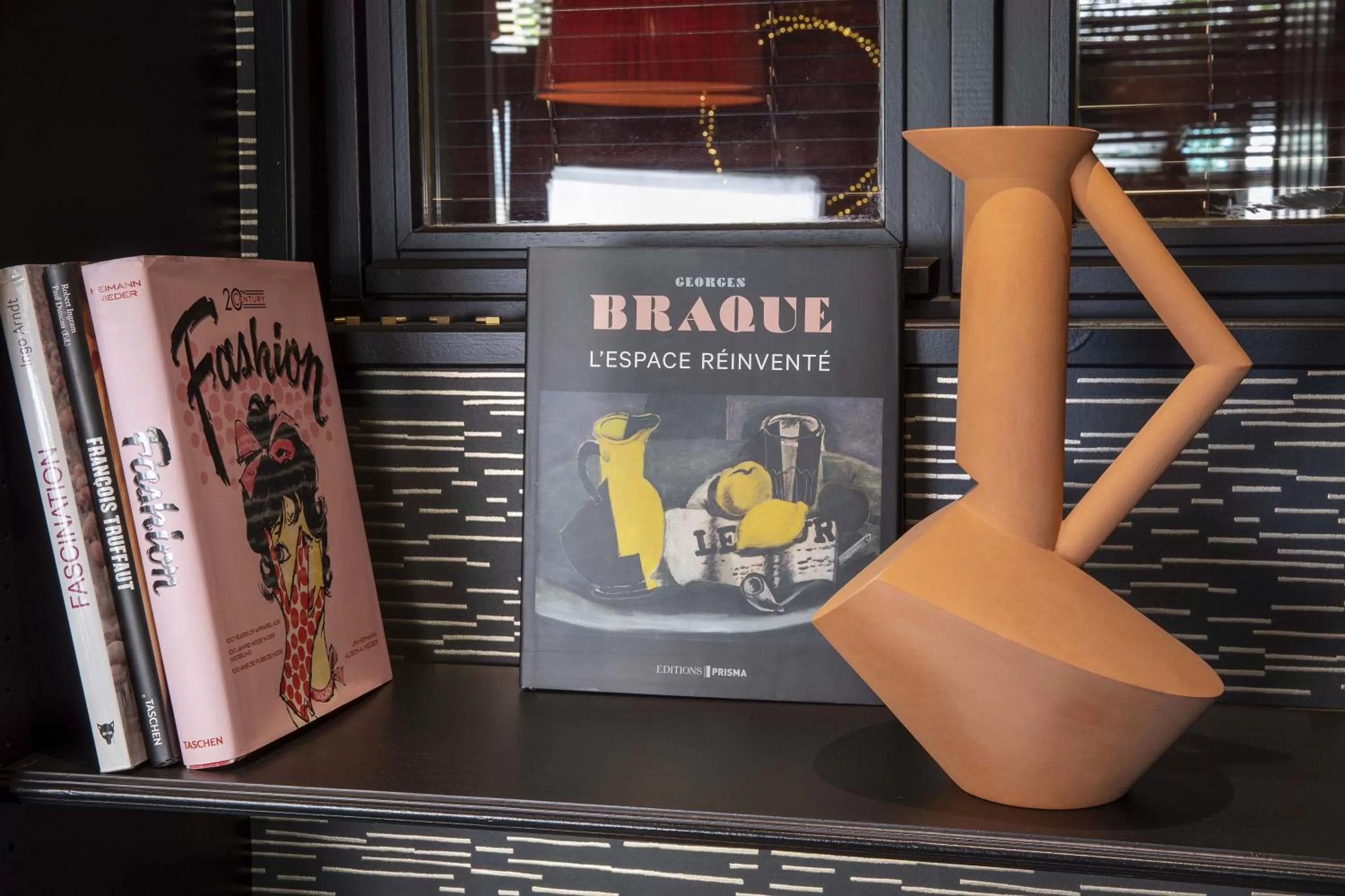 Library in Hôtel Elysées Régencia