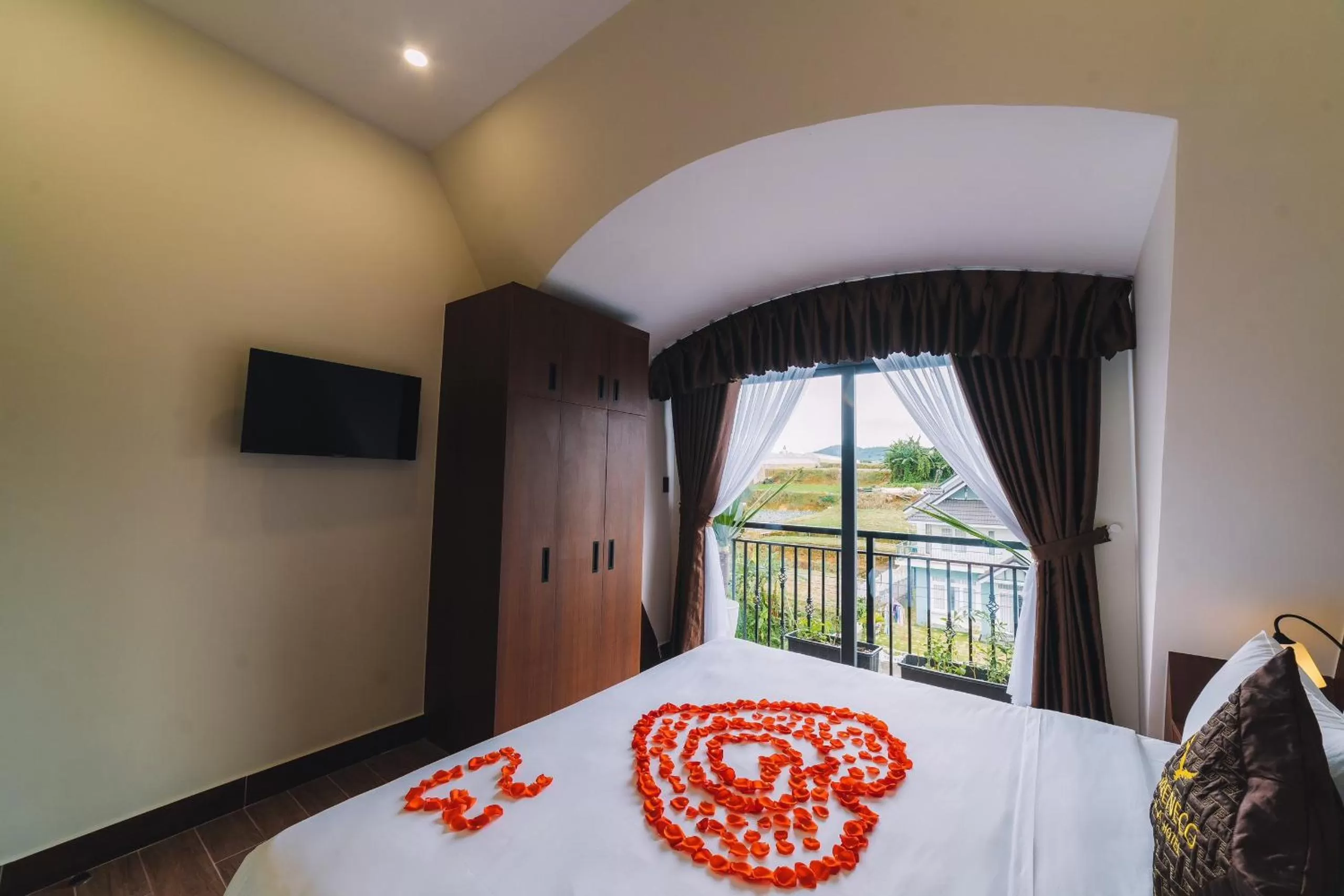 Photo of the whole room, Bed in GREENECO DA LAT HOTEL - Khách sạn Green Eco Đà Lạt